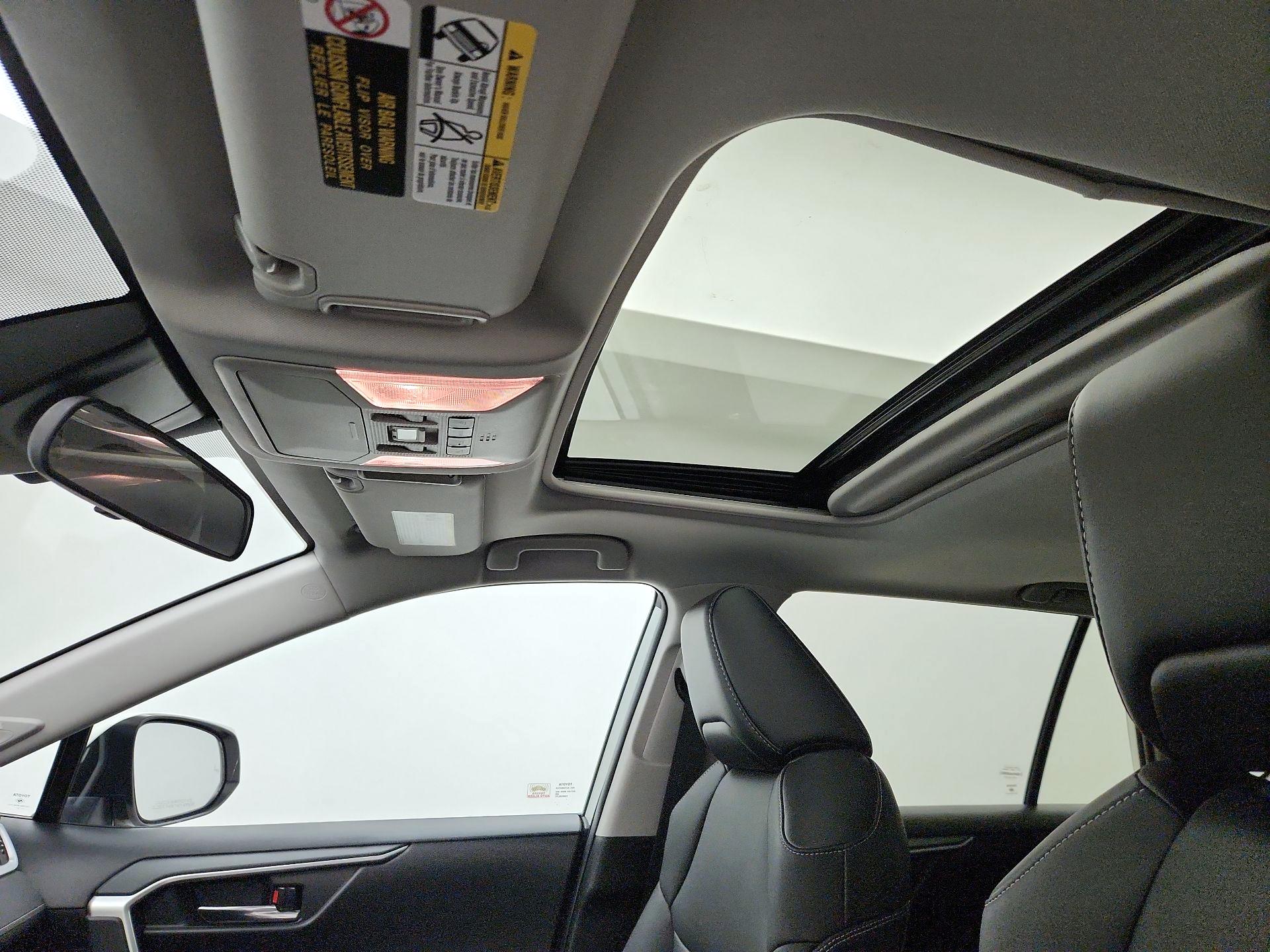 Thumbnail: 2021 Toyota RAV4 - 19