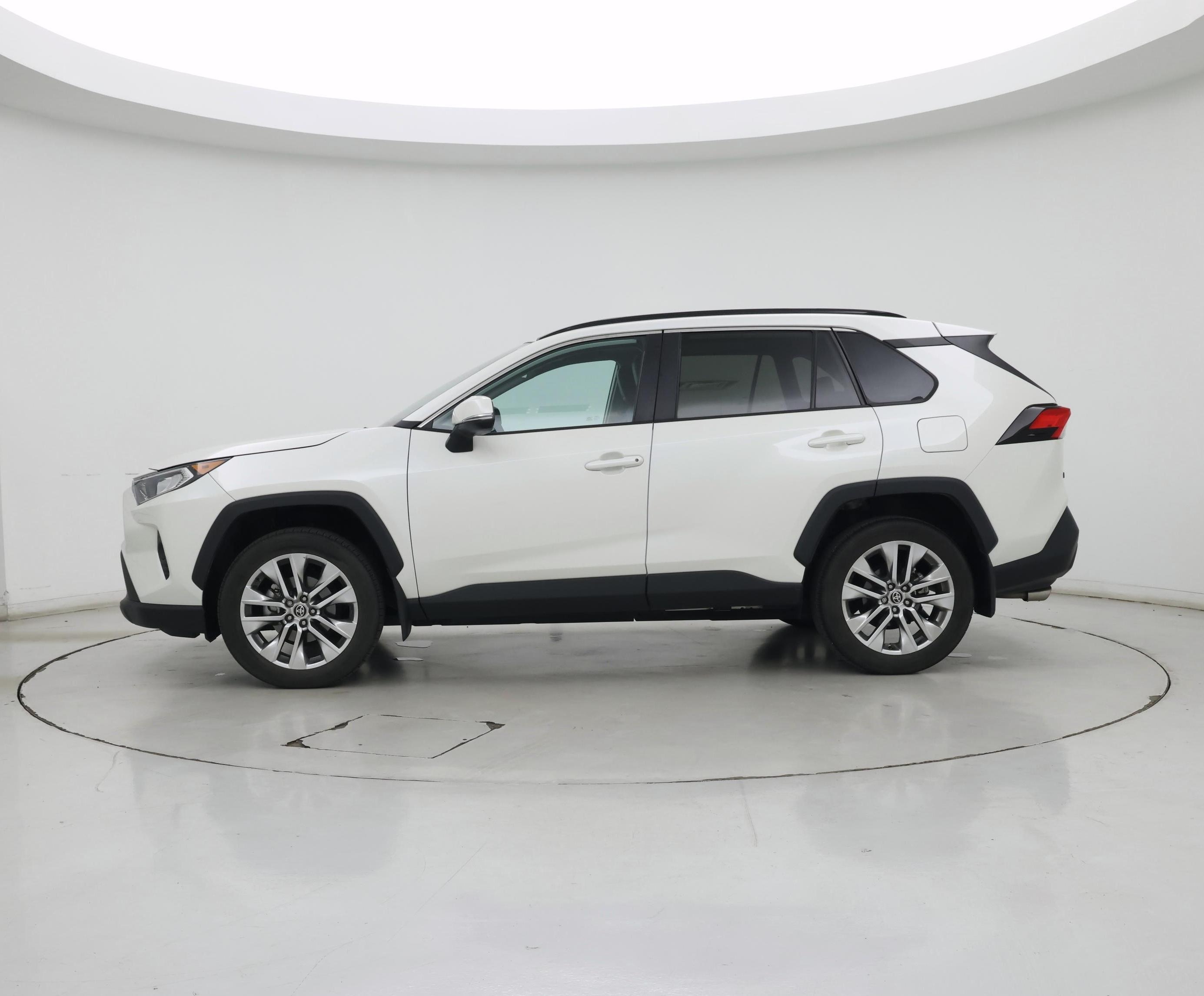 Thumbnail: 2021 Toyota RAV4 - 3