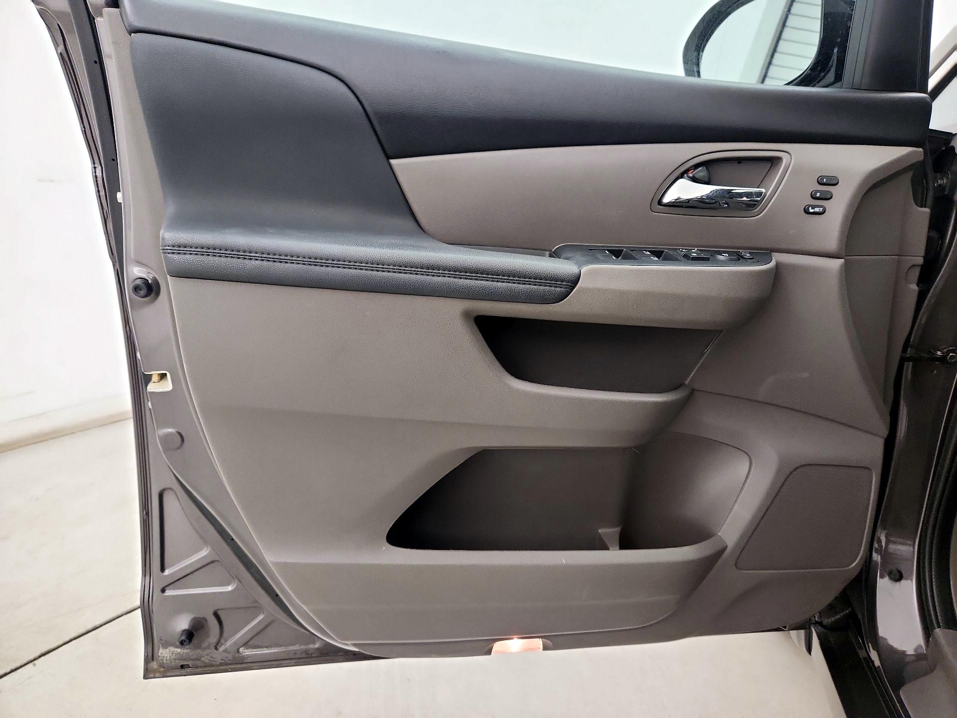 Thumbnail: 2015 Honda Odyssey - 12
