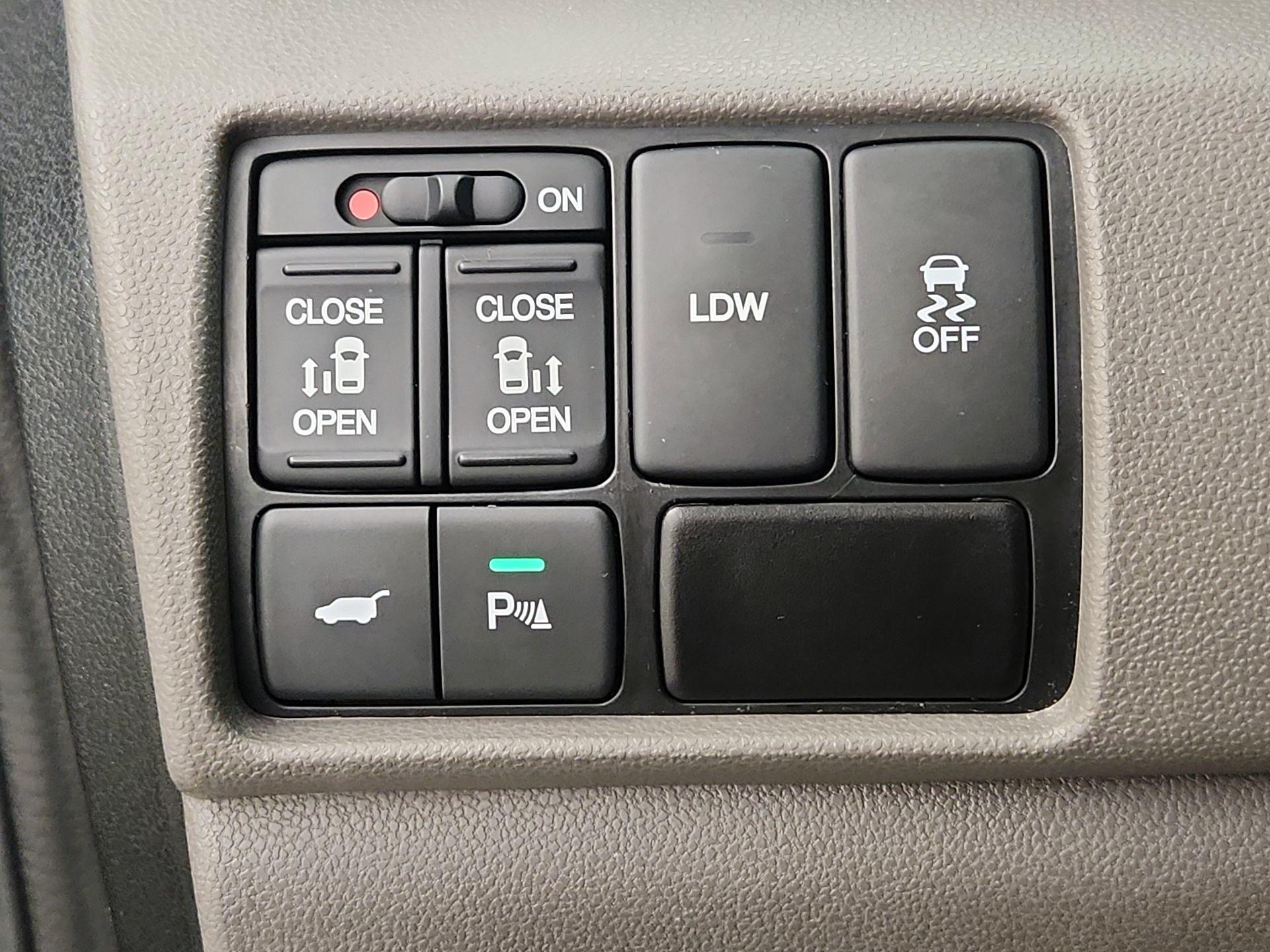 Thumbnail: 2015 Honda Odyssey - 13