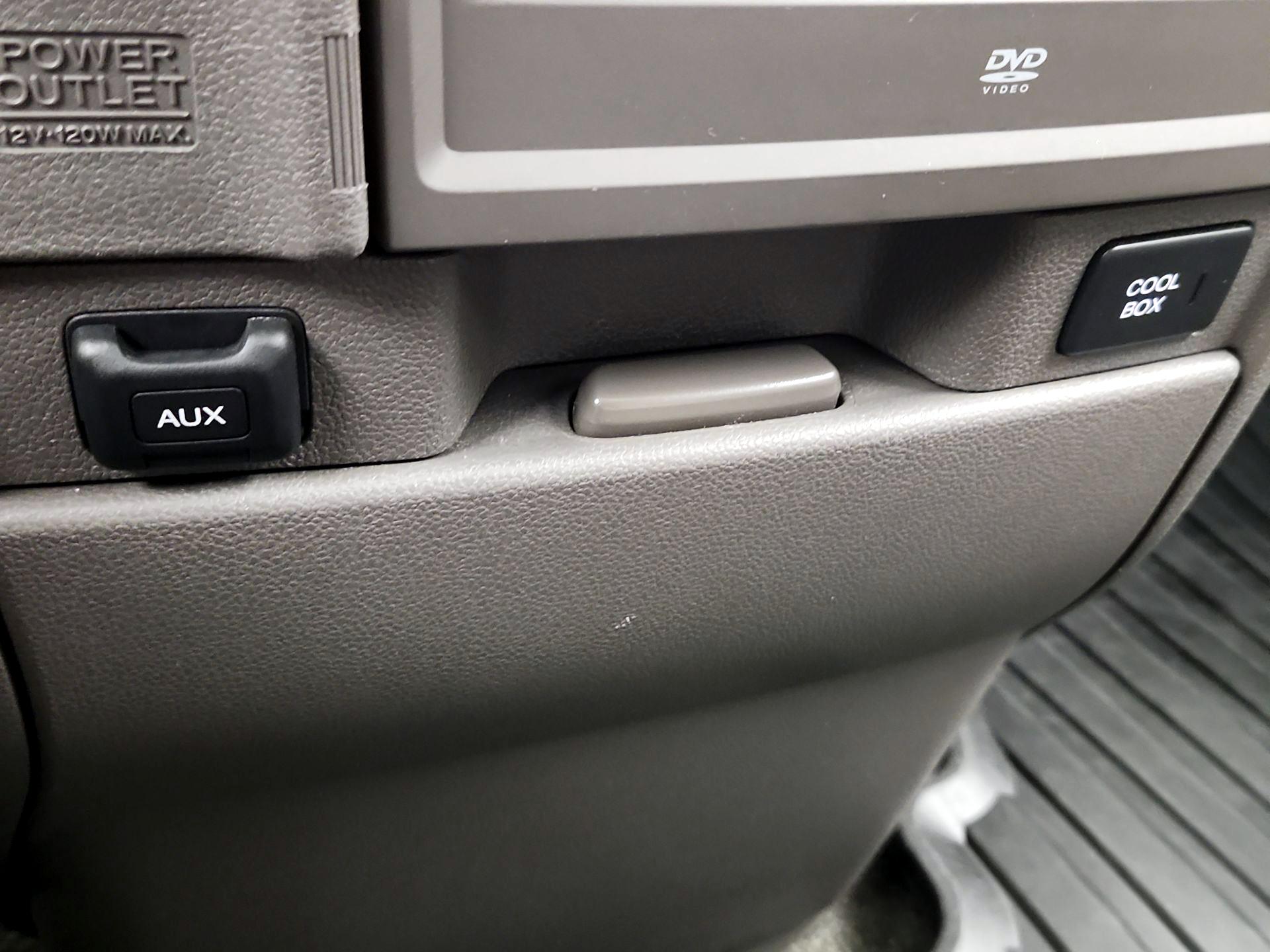 Thumbnail: 2015 Honda Odyssey - 18