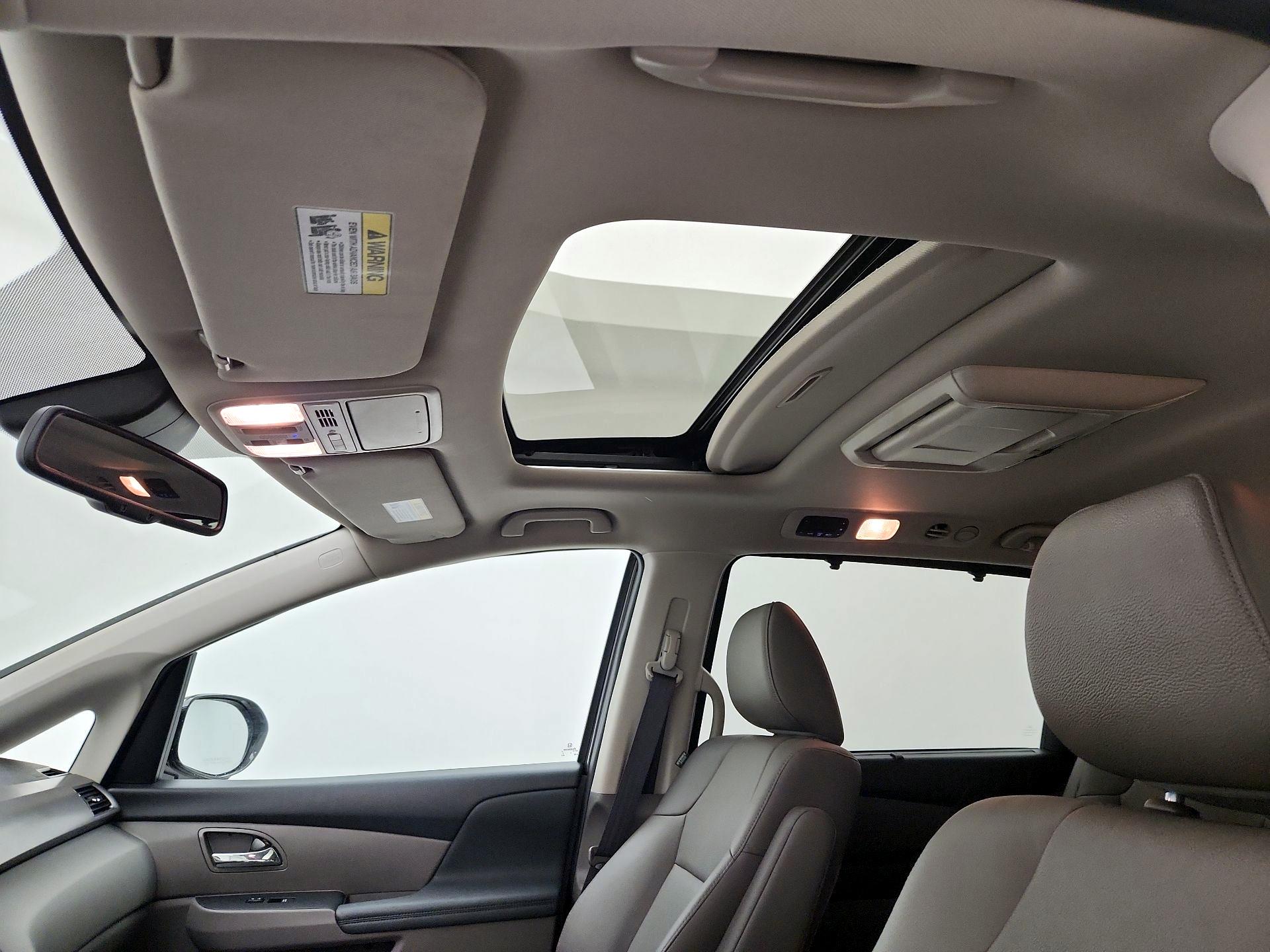 Thumbnail: 2015 Honda Odyssey - 19