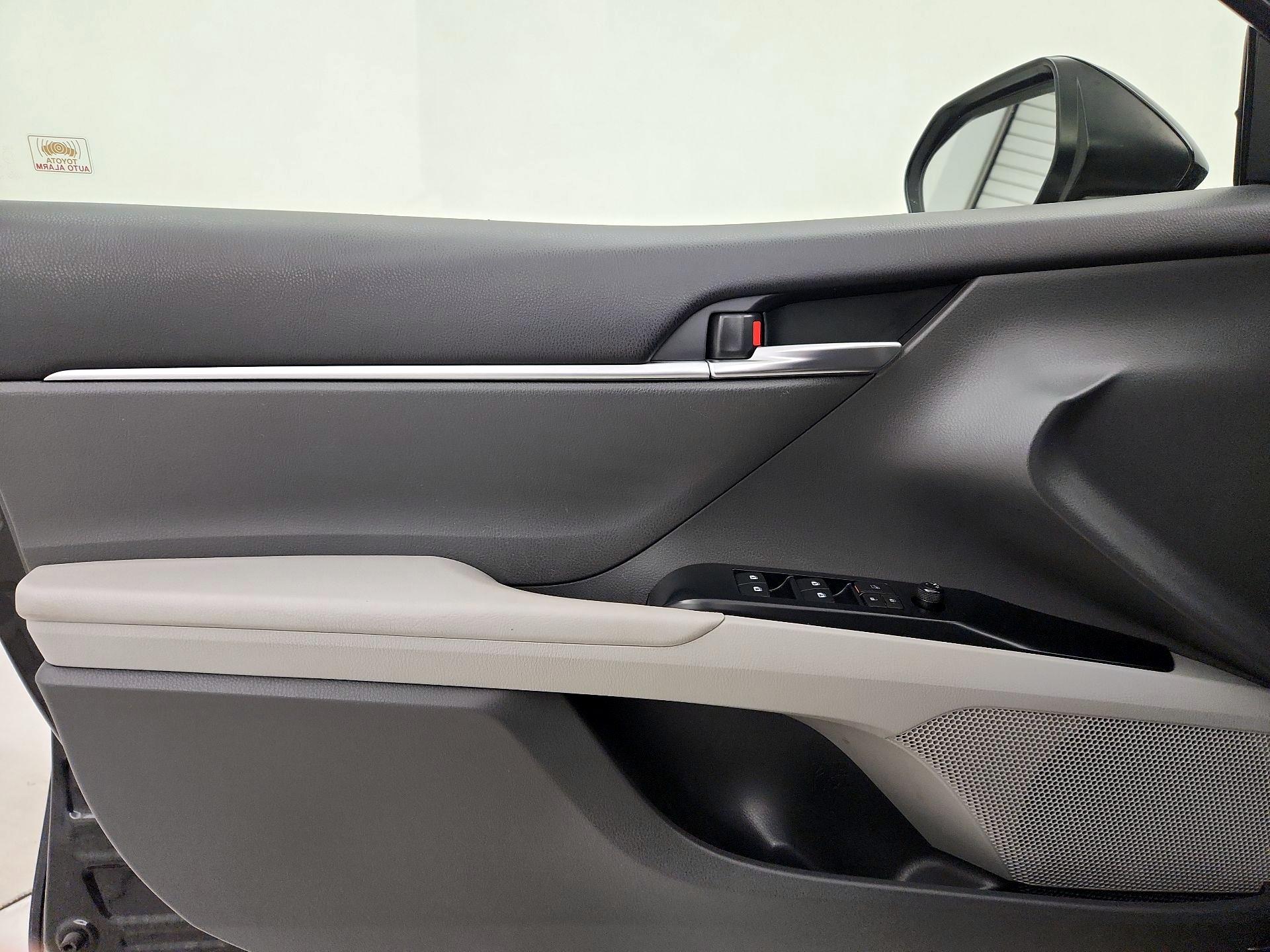 Thumbnail: 2018 Toyota Camry - 12