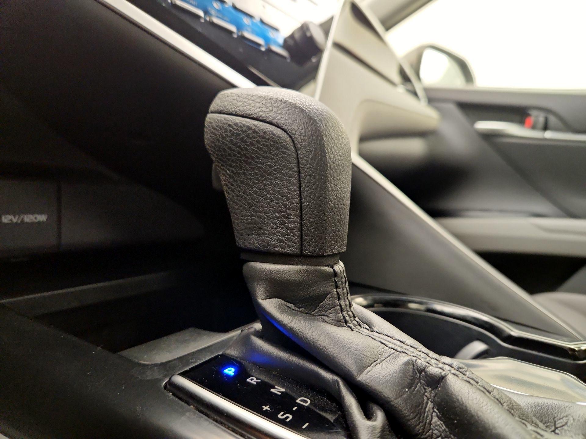 Thumbnail: 2018 Toyota Camry - 17