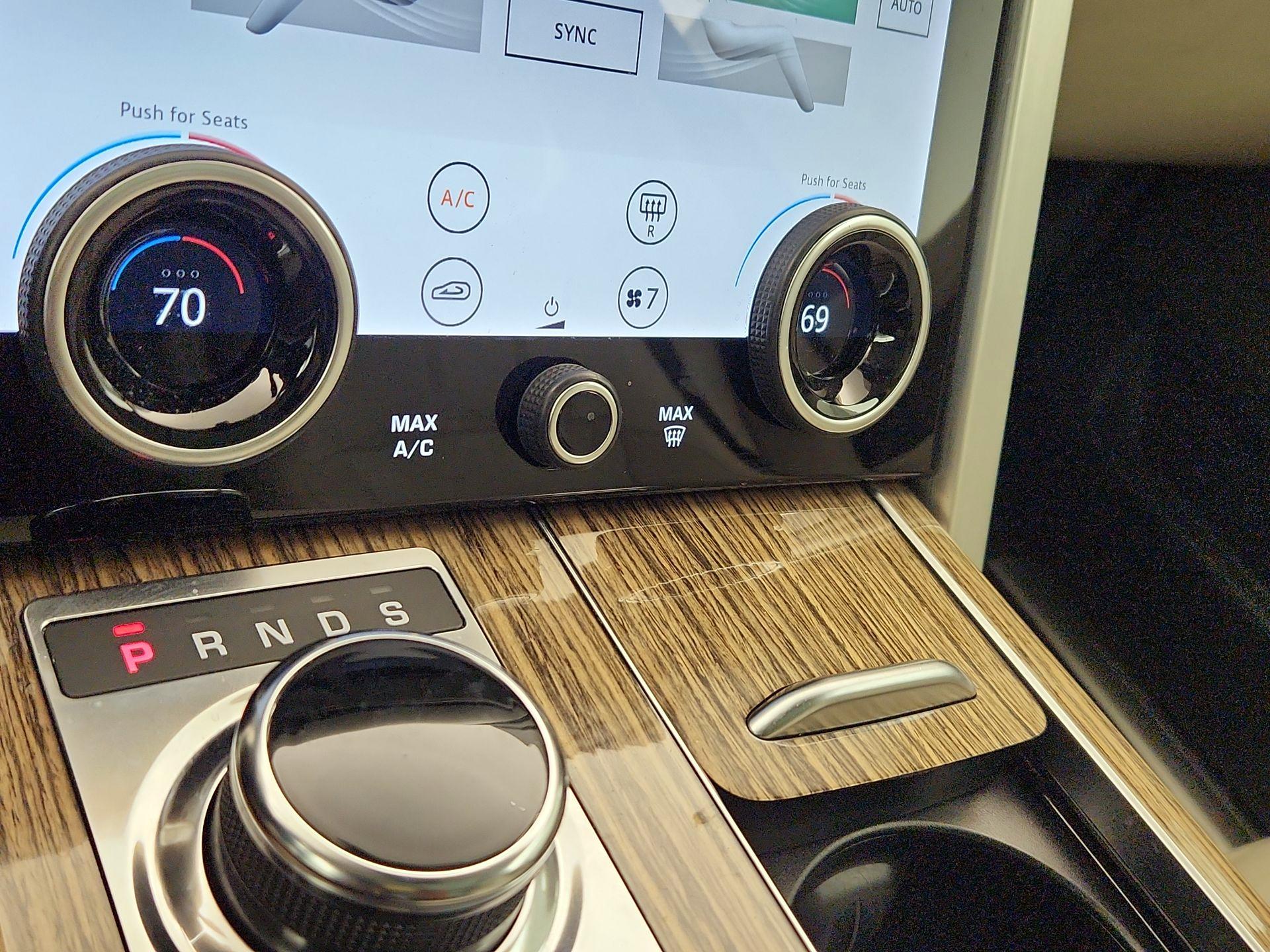 Thumbnail: 2020 Land Rover Range Rover - 17