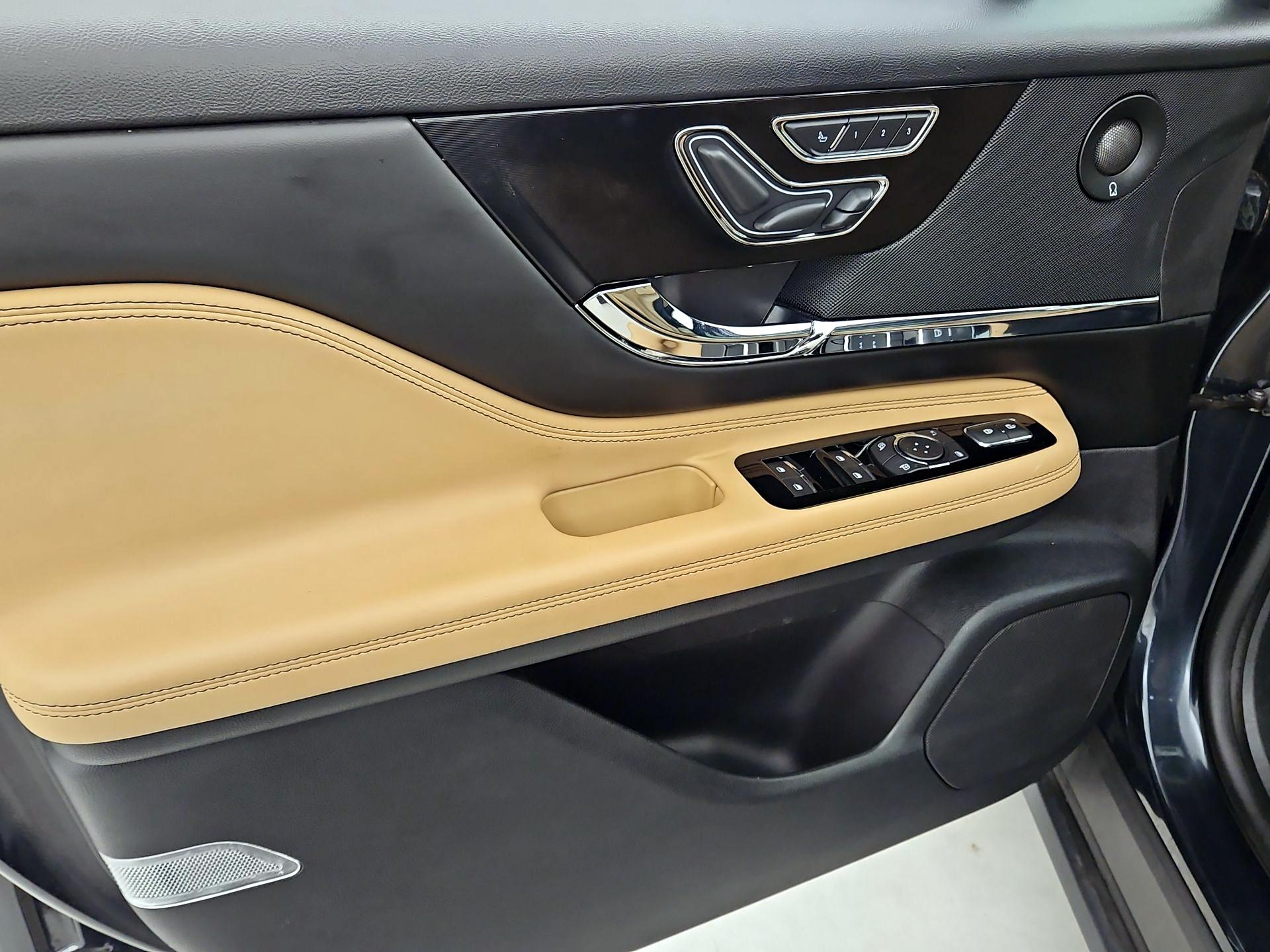 Thumbnail: 2020 Lincoln Corsair - 12