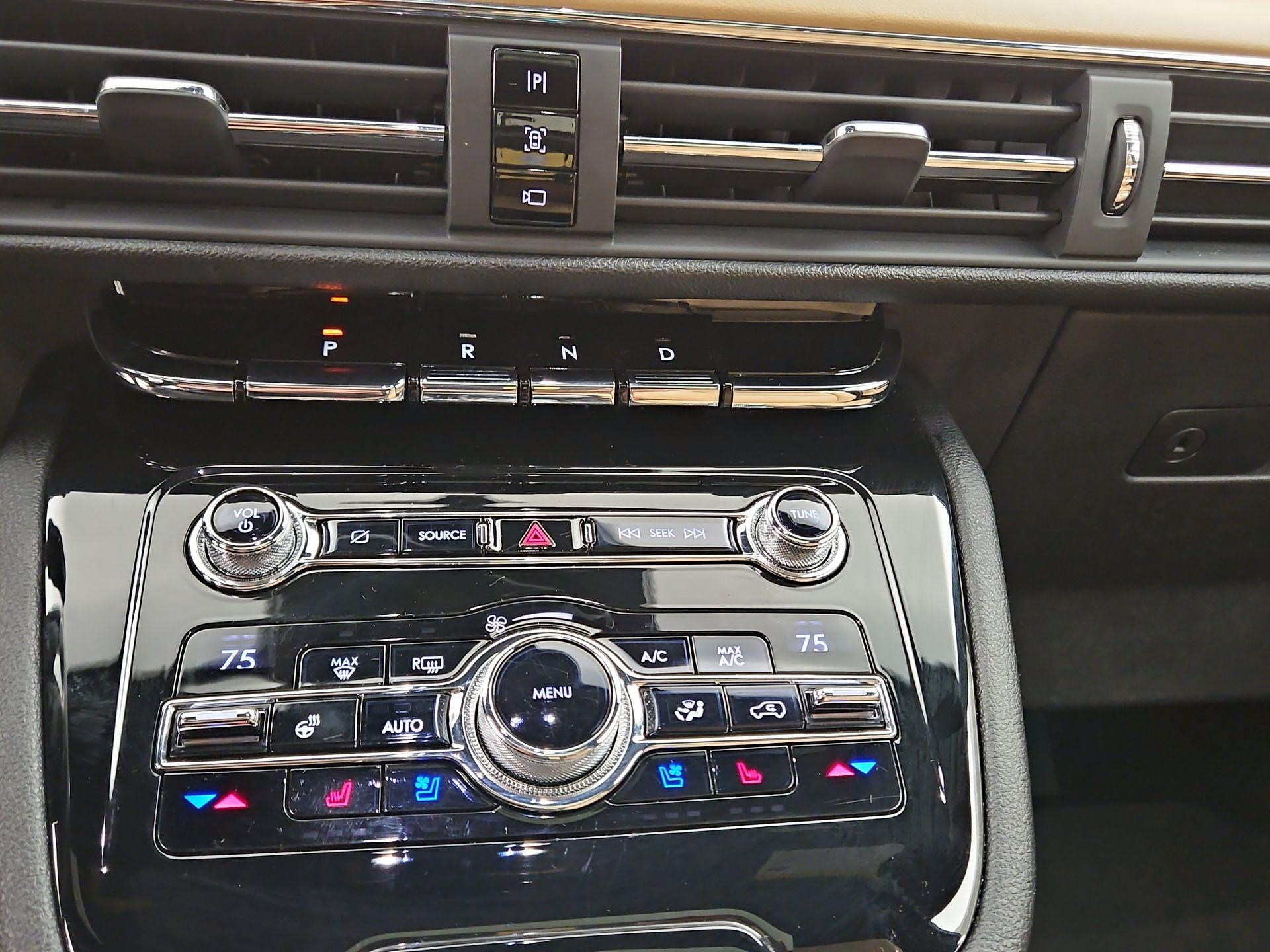 Thumbnail: 2020 Lincoln Corsair - 17