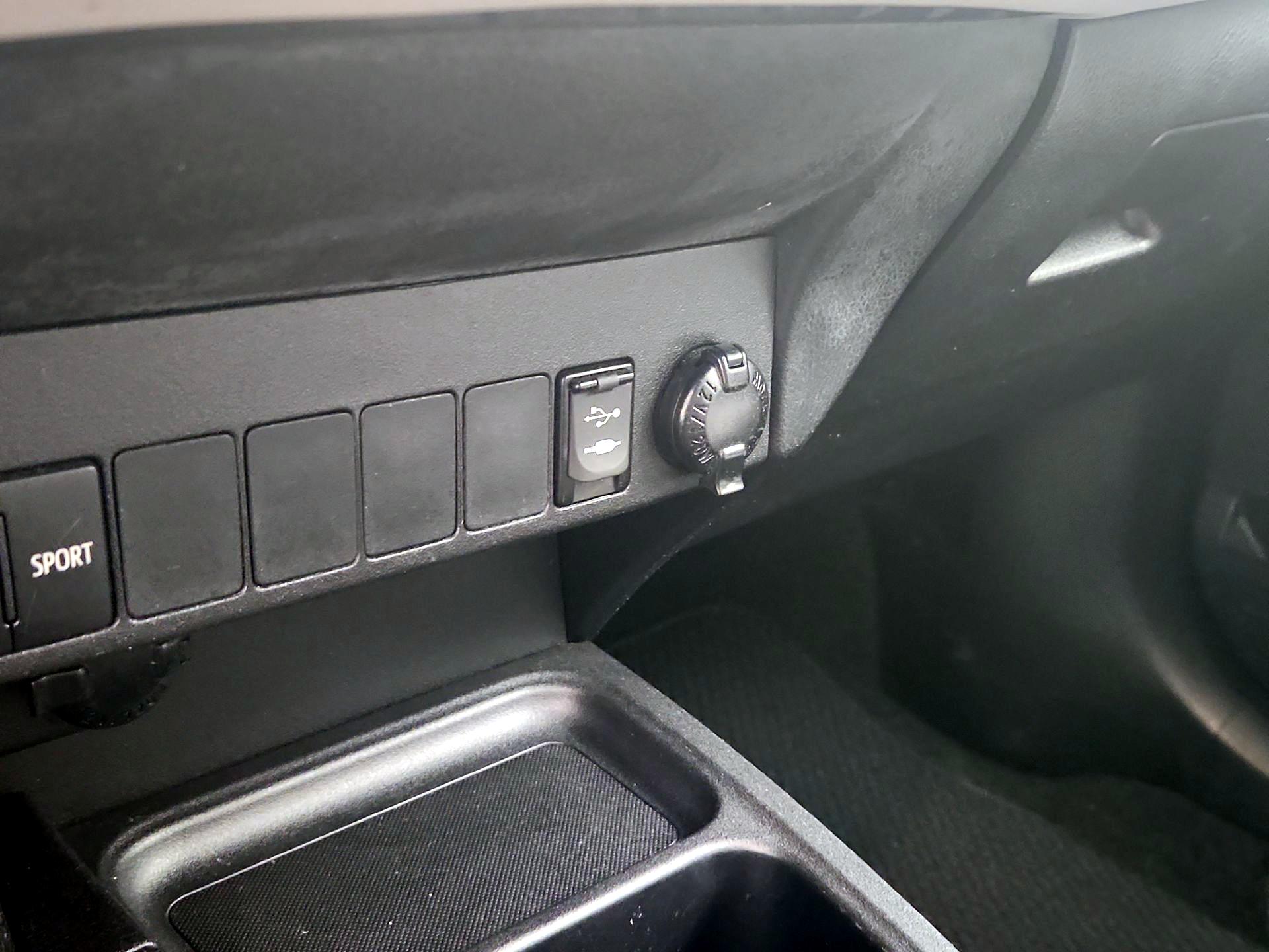 Thumbnail: 2016 Toyota RAV4 - 18