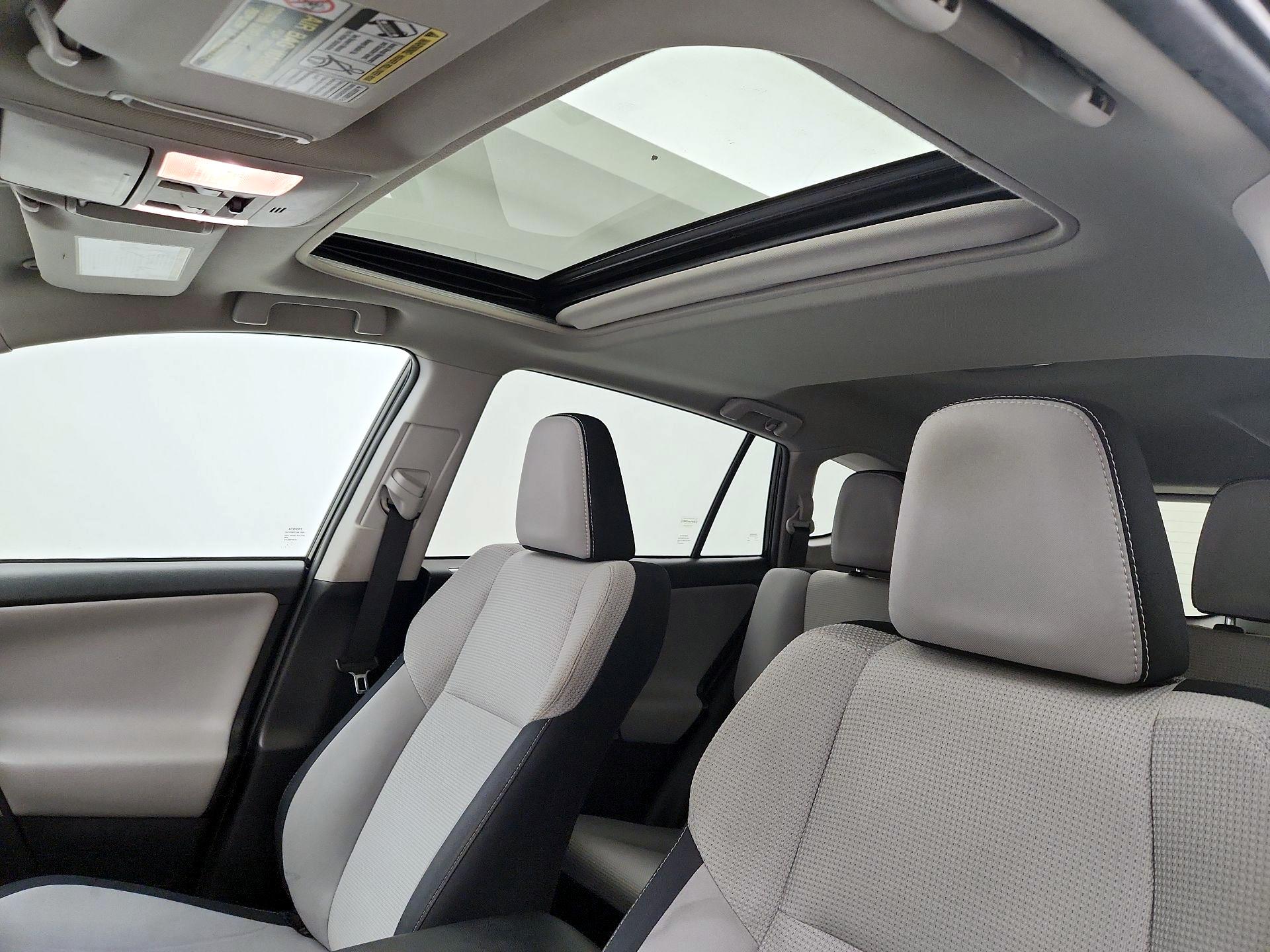 Thumbnail: 2016 Toyota RAV4 - 19