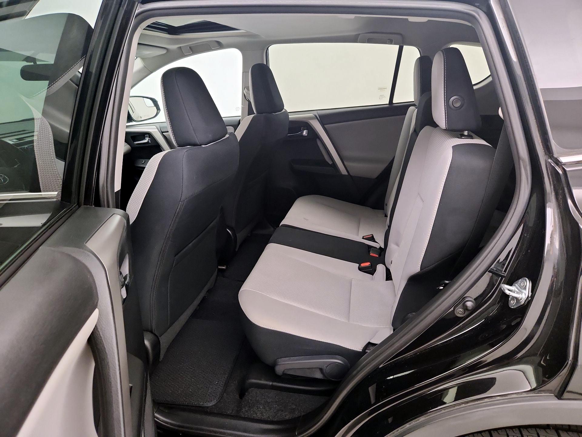 Thumbnail: 2016 Toyota RAV4 - 20