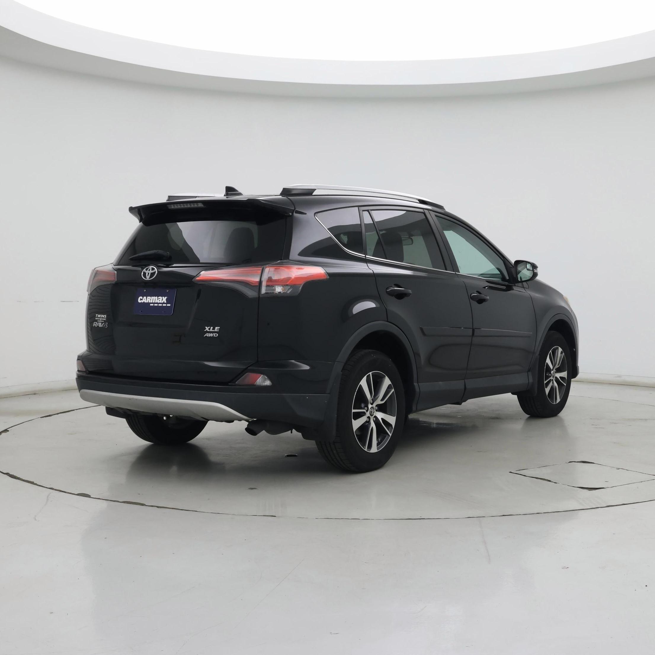 Thumbnail: 2016 Toyota RAV4 - 8