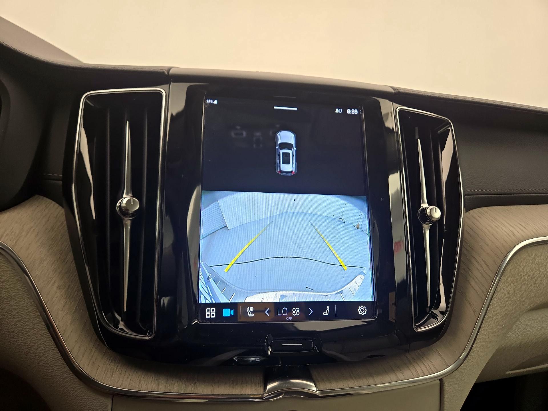 Thumbnail: 2022 Volvo XC60 - 14
