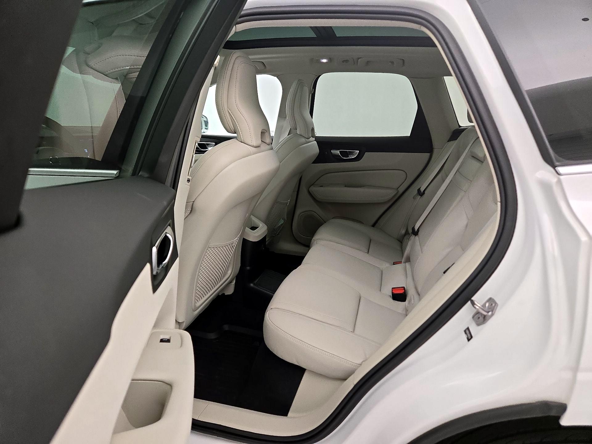 Thumbnail: 2022 Volvo XC60 - 20