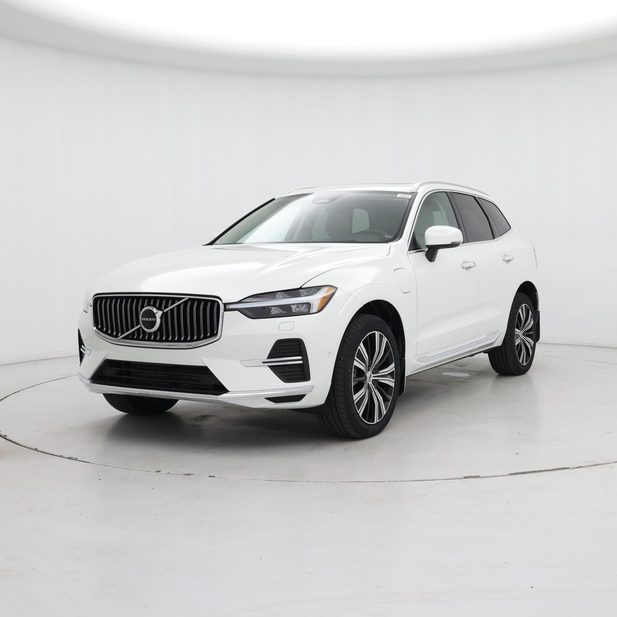 Thumbnail: 2022 Volvo XC60 - 4