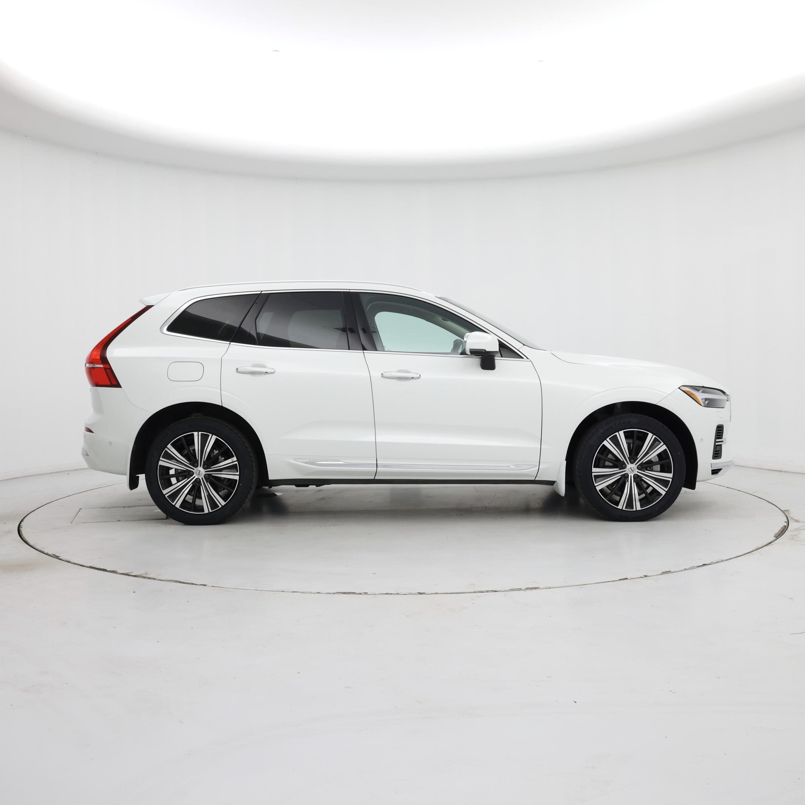 Thumbnail: 2022 Volvo XC60 - 7