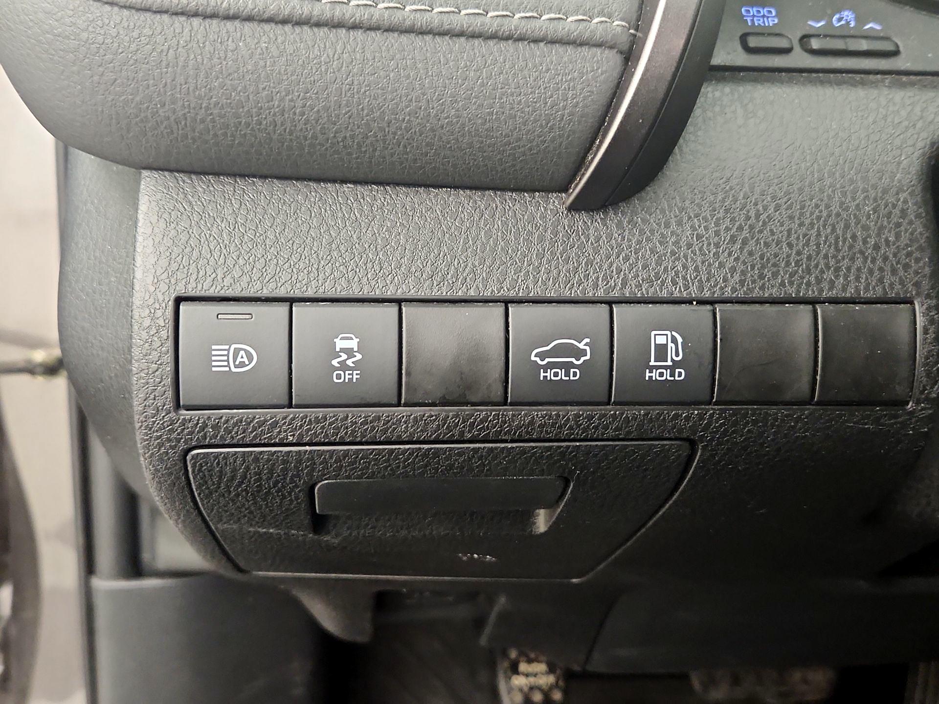 Thumbnail: 2021 Toyota Camry - 13