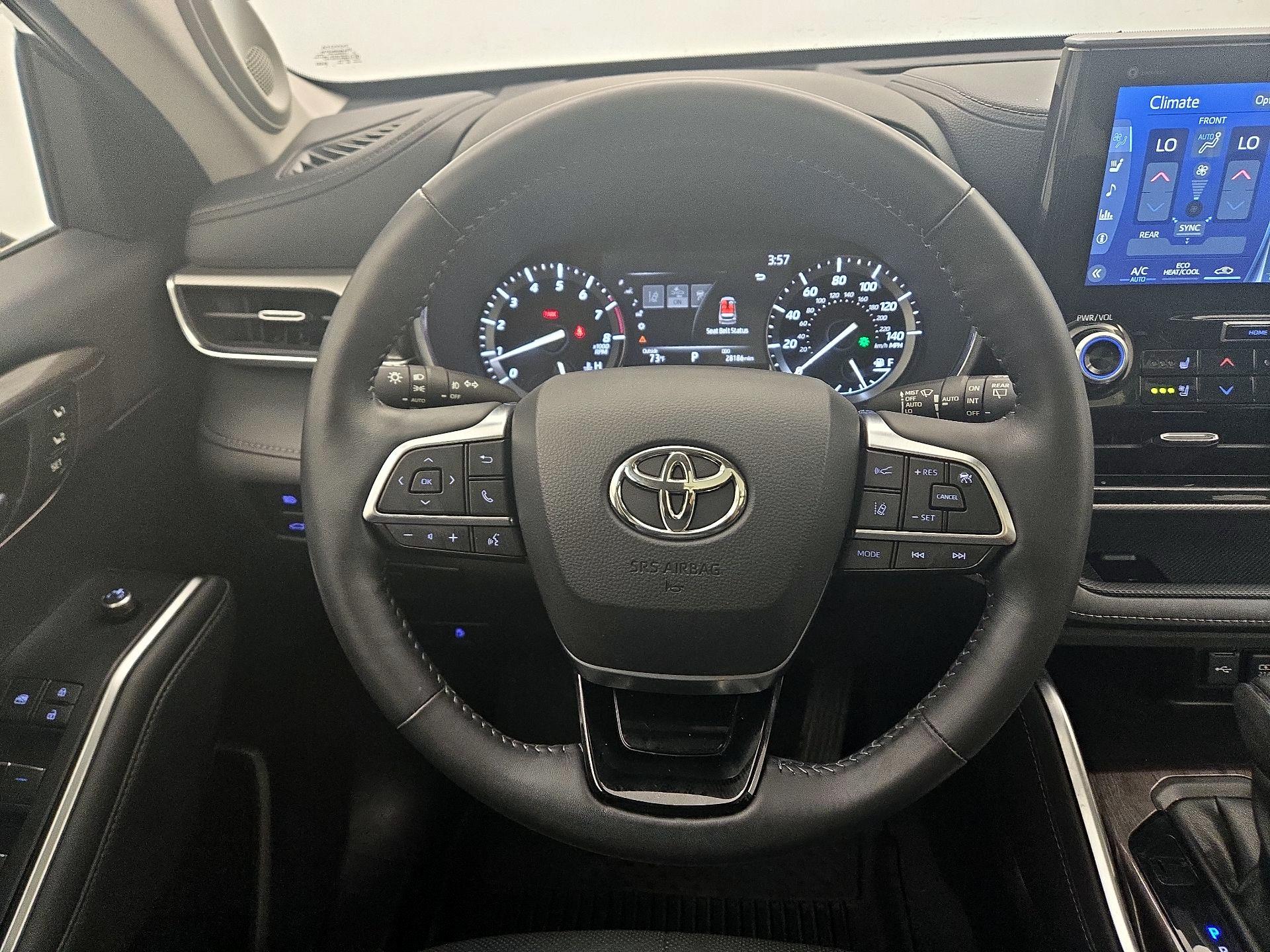 Thumbnail: 2021 Toyota Highlander - 10