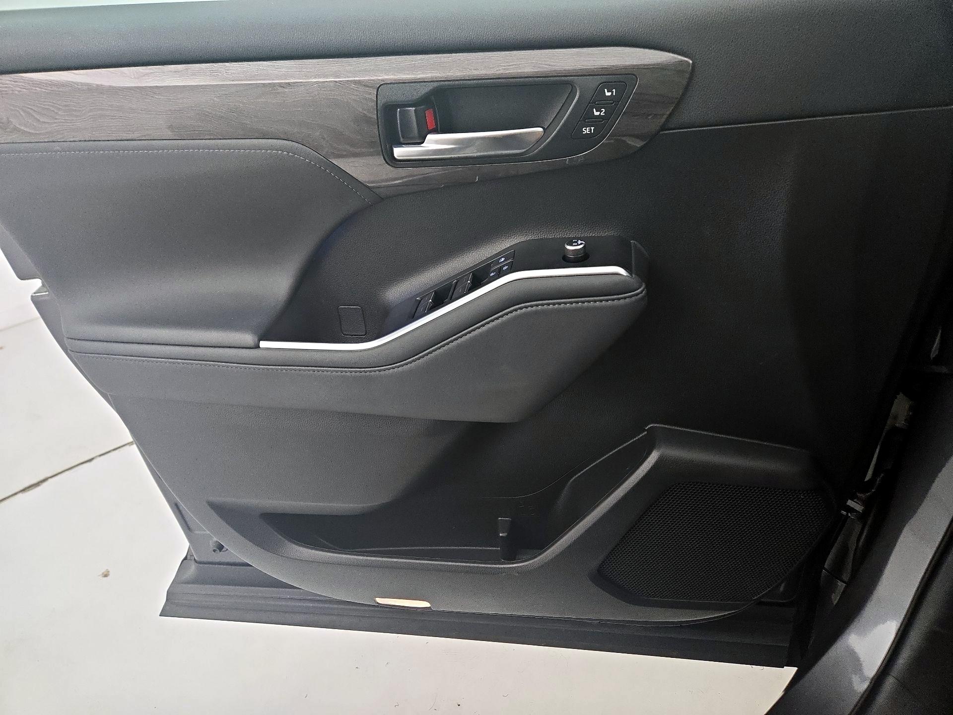 Thumbnail: 2021 Toyota Highlander - 12