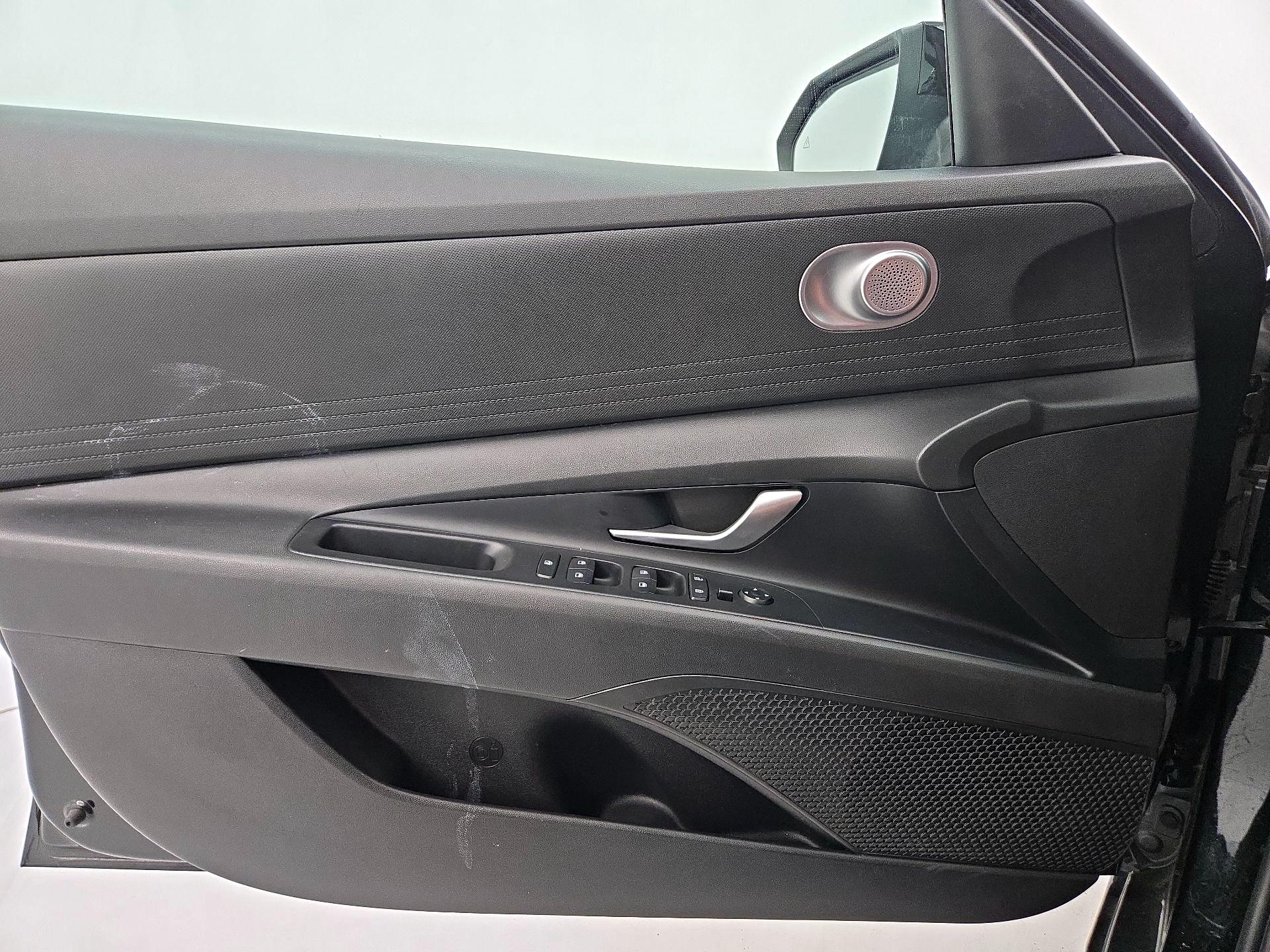 Thumbnail: 2022 Hyundai Elantra - 12