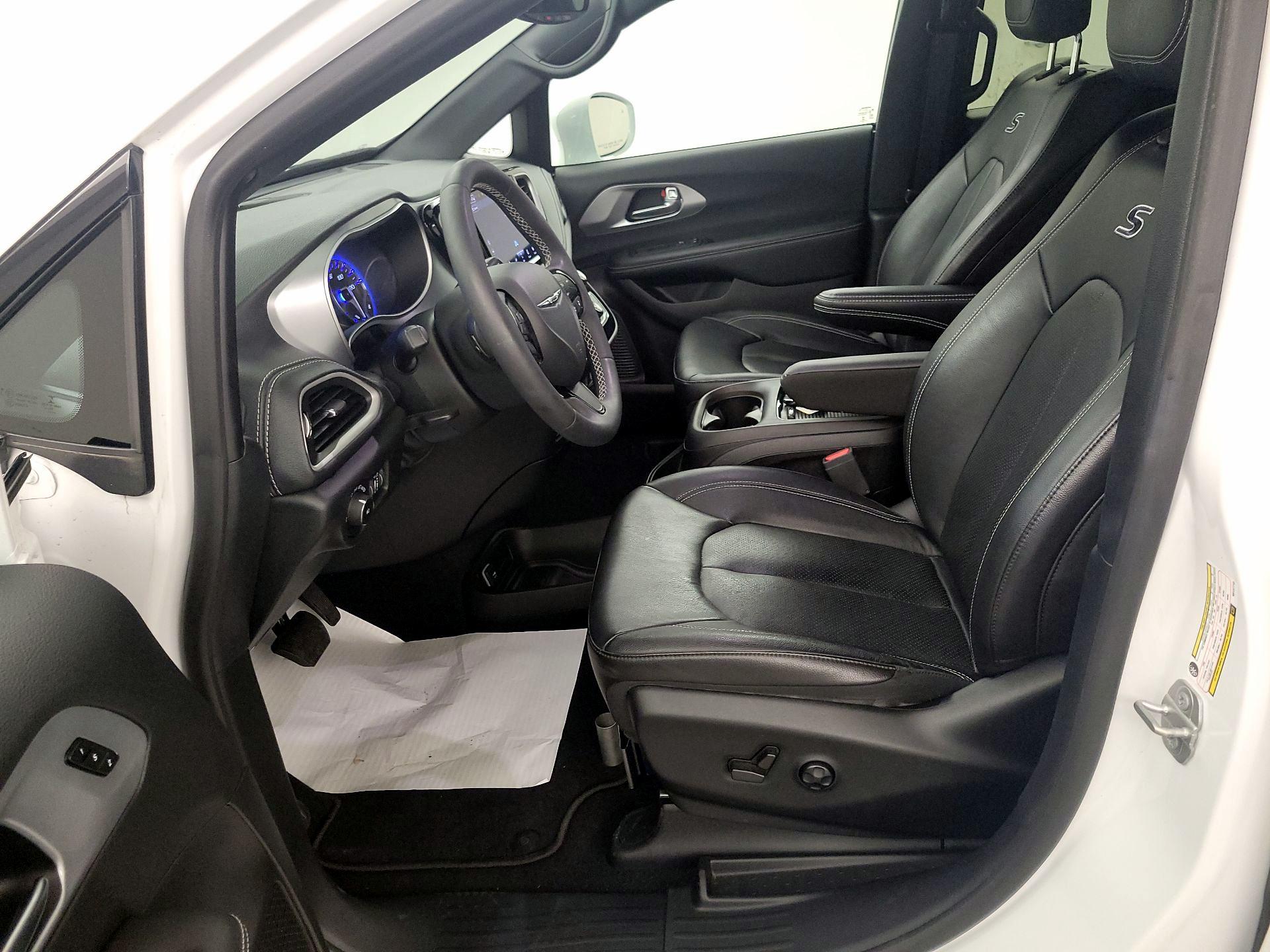 Thumbnail: 2022 Chrysler Pacifica - 11