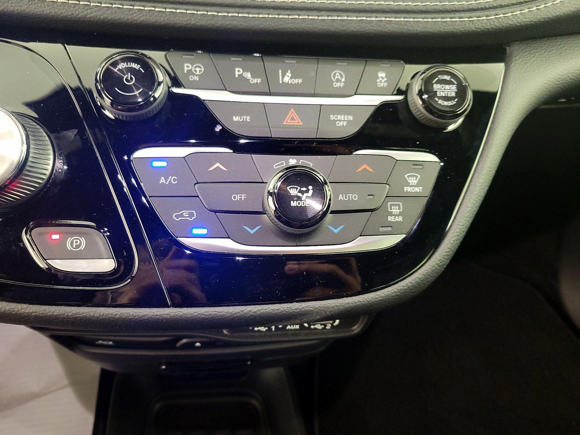 Thumbnail: 2022 Chrysler Pacifica - 17