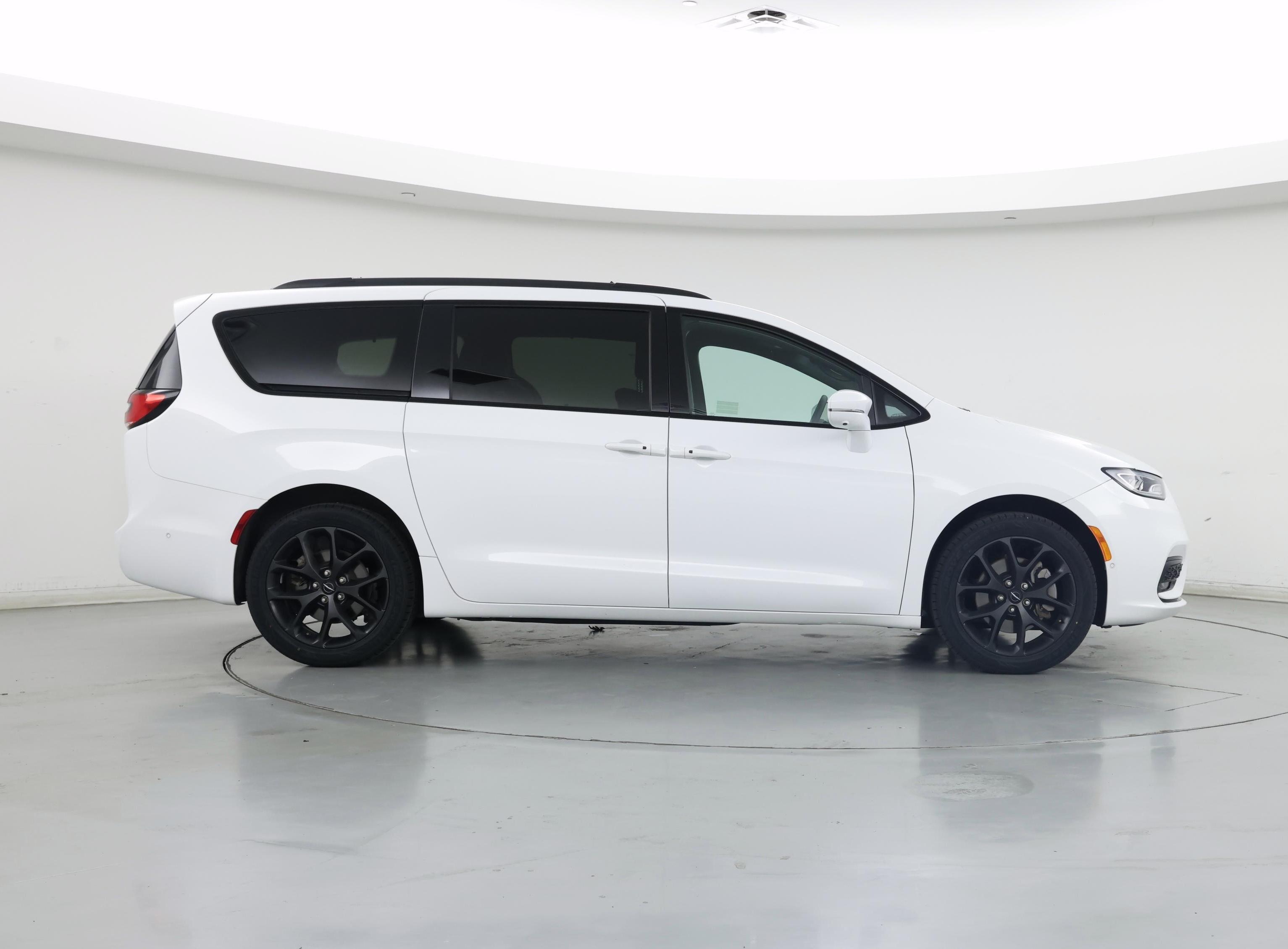 Thumbnail: 2022 Chrysler Pacifica - 7
