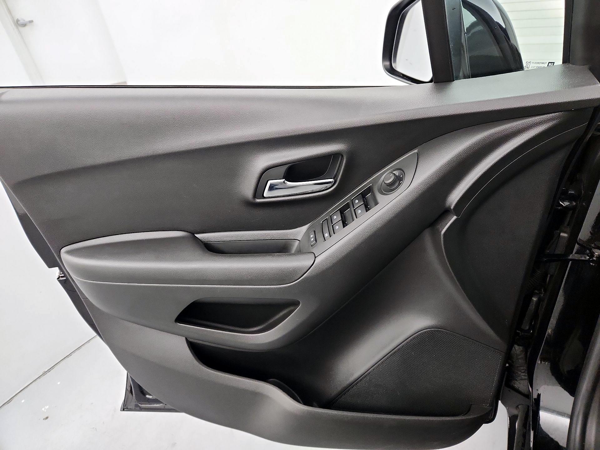 Thumbnail: 2021 Chevrolet Trax - 12