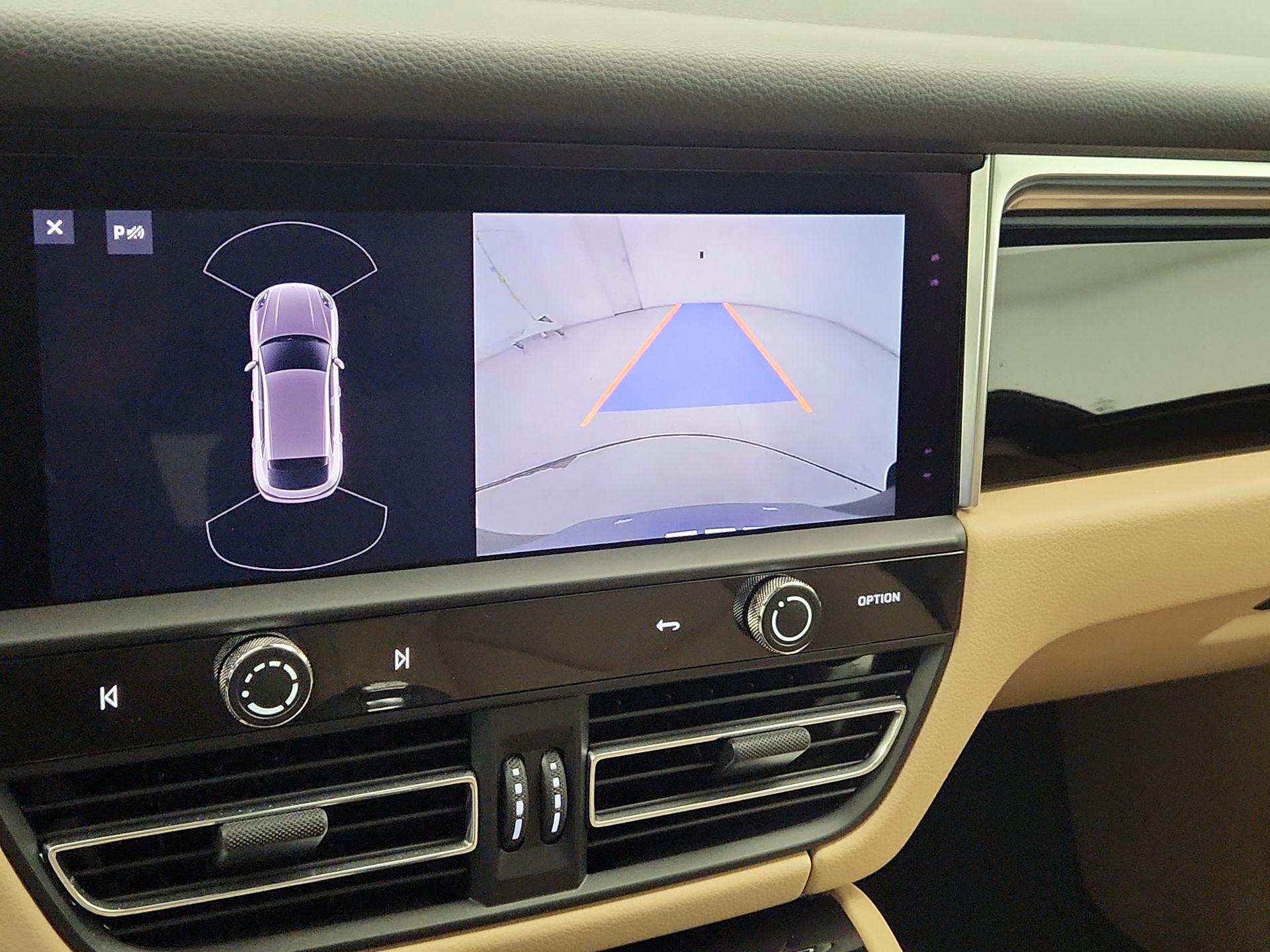 Thumbnail: 2024 Porsche Macan - 15