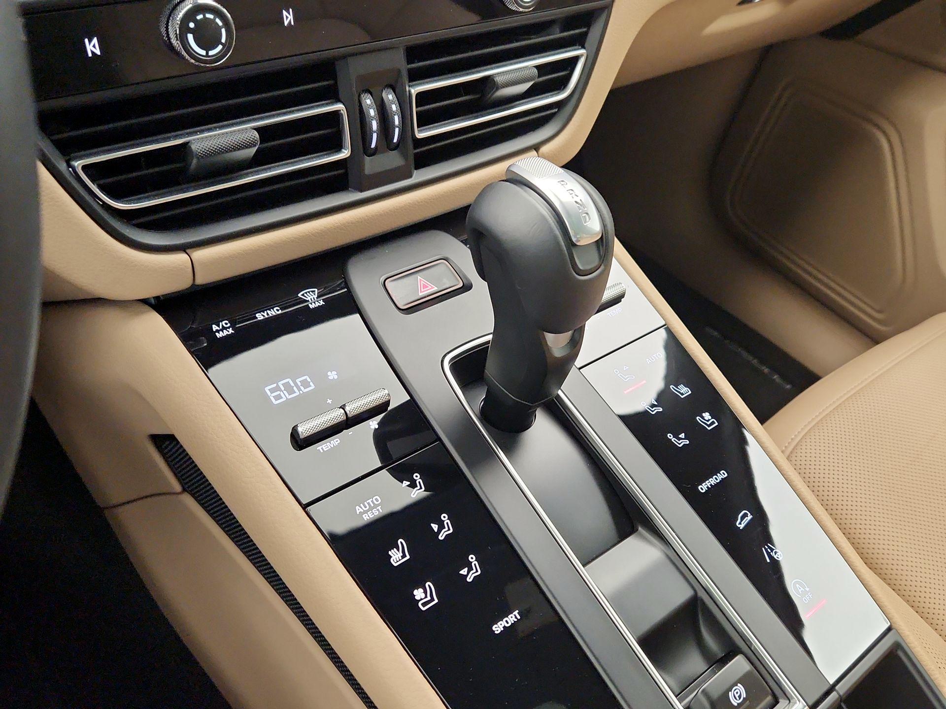 Thumbnail: 2024 Porsche Macan - 17