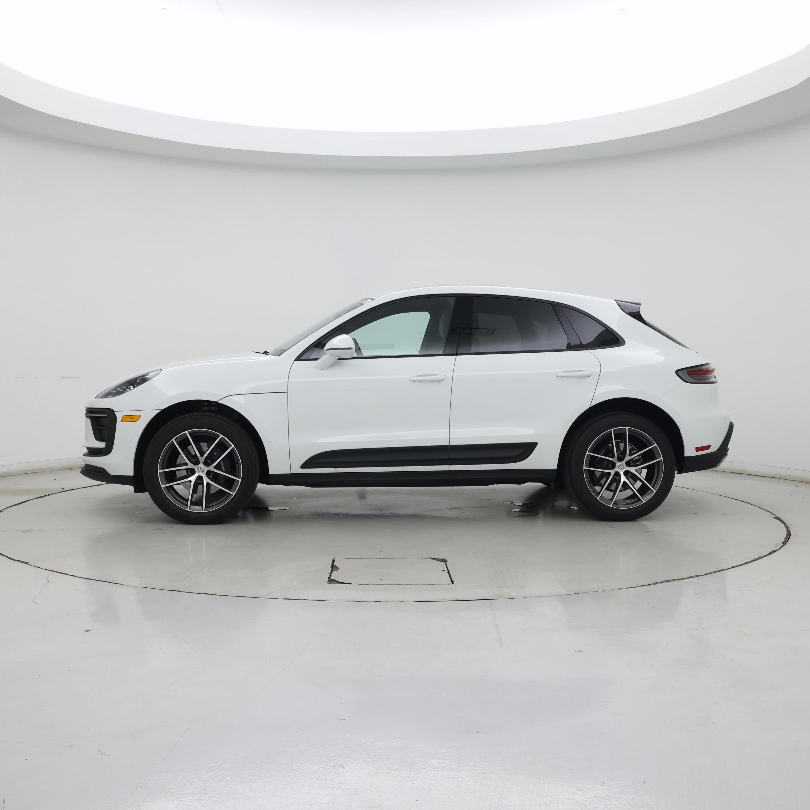 Thumbnail: 2024 Porsche Macan - 3