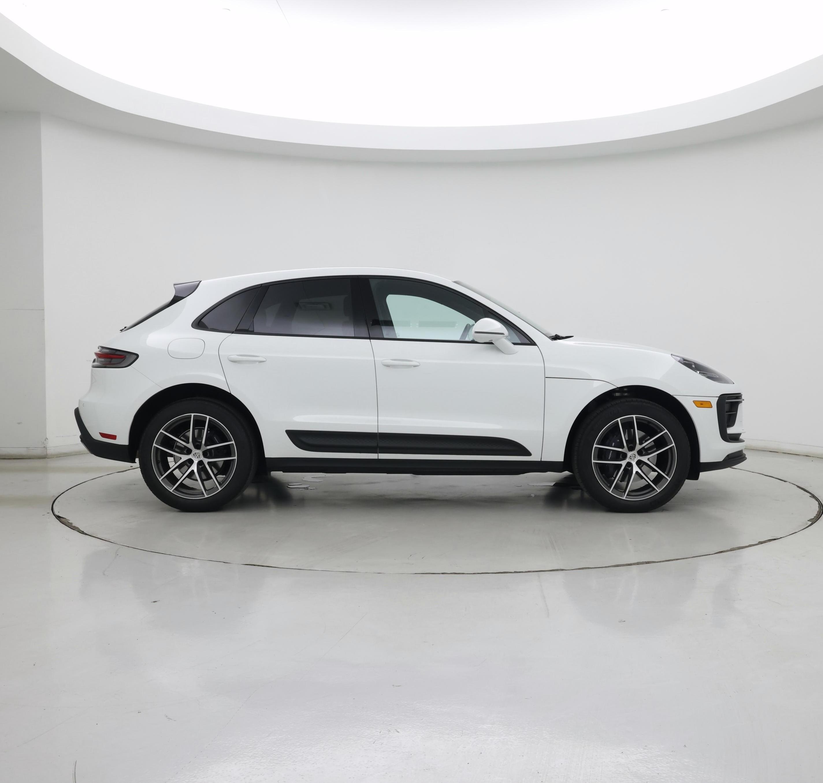 Thumbnail: 2024 Porsche Macan - 7