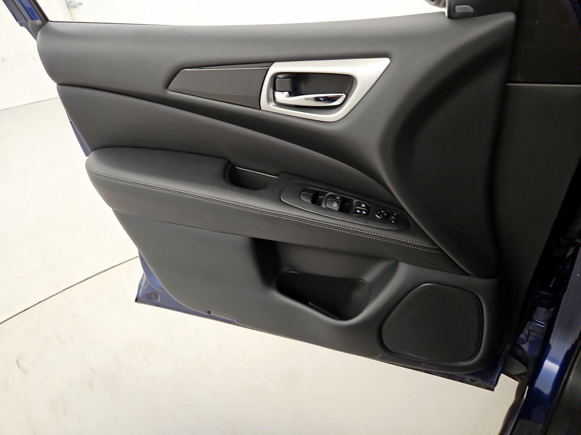 Thumbnail: 2020 Nissan Pathfinder - 12