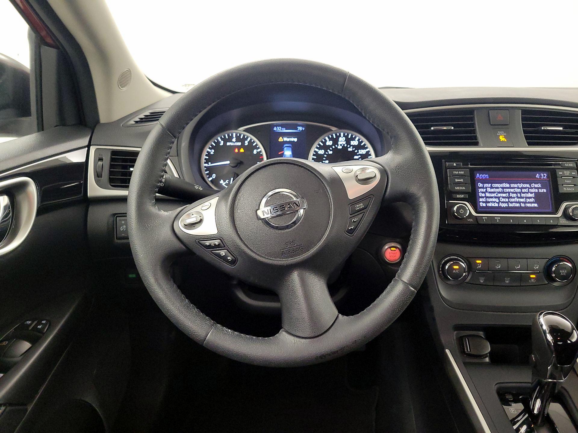 Thumbnail: 2016 Nissan Sentra - 10
