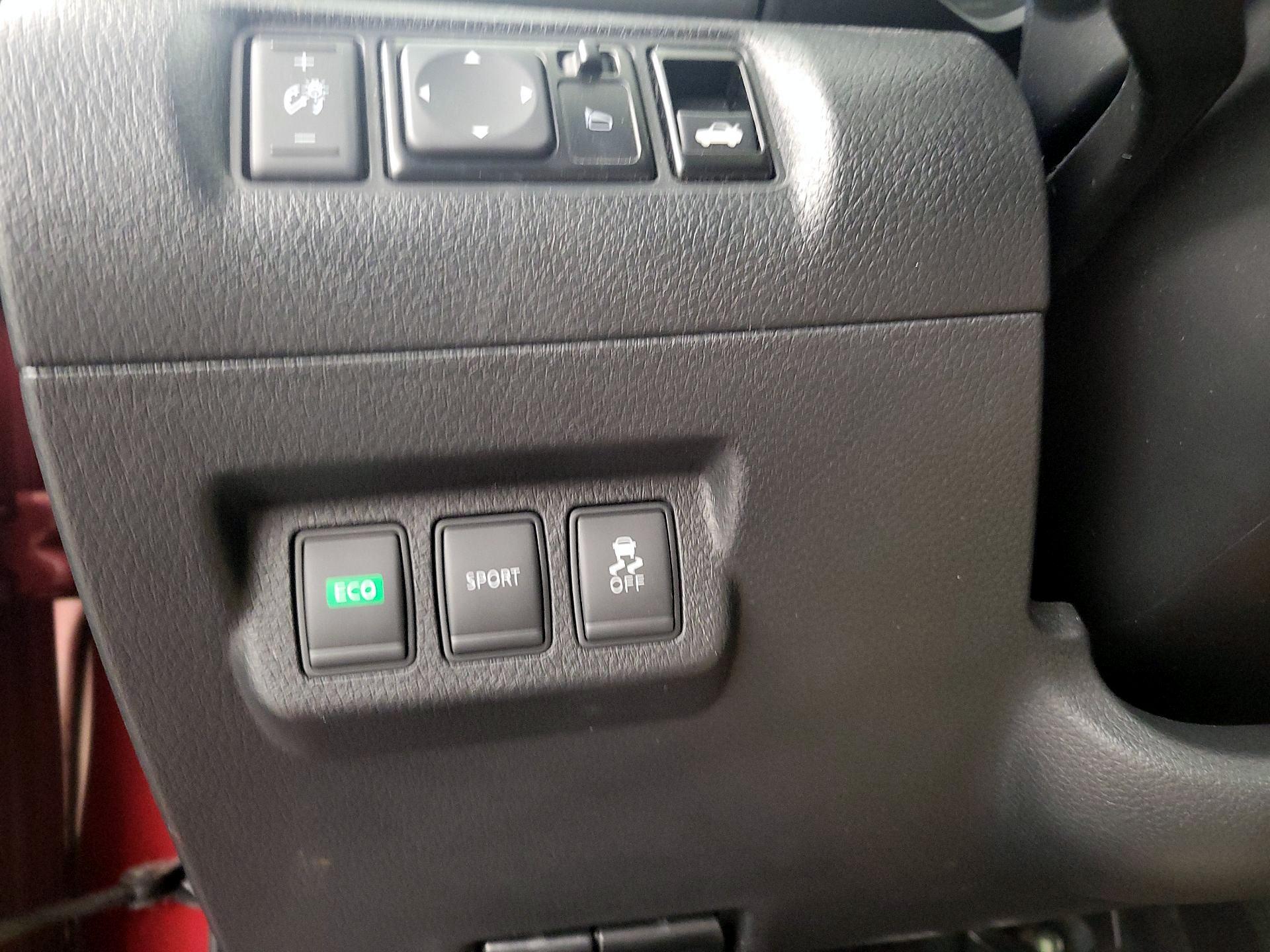Thumbnail: 2016 Nissan Sentra - 13