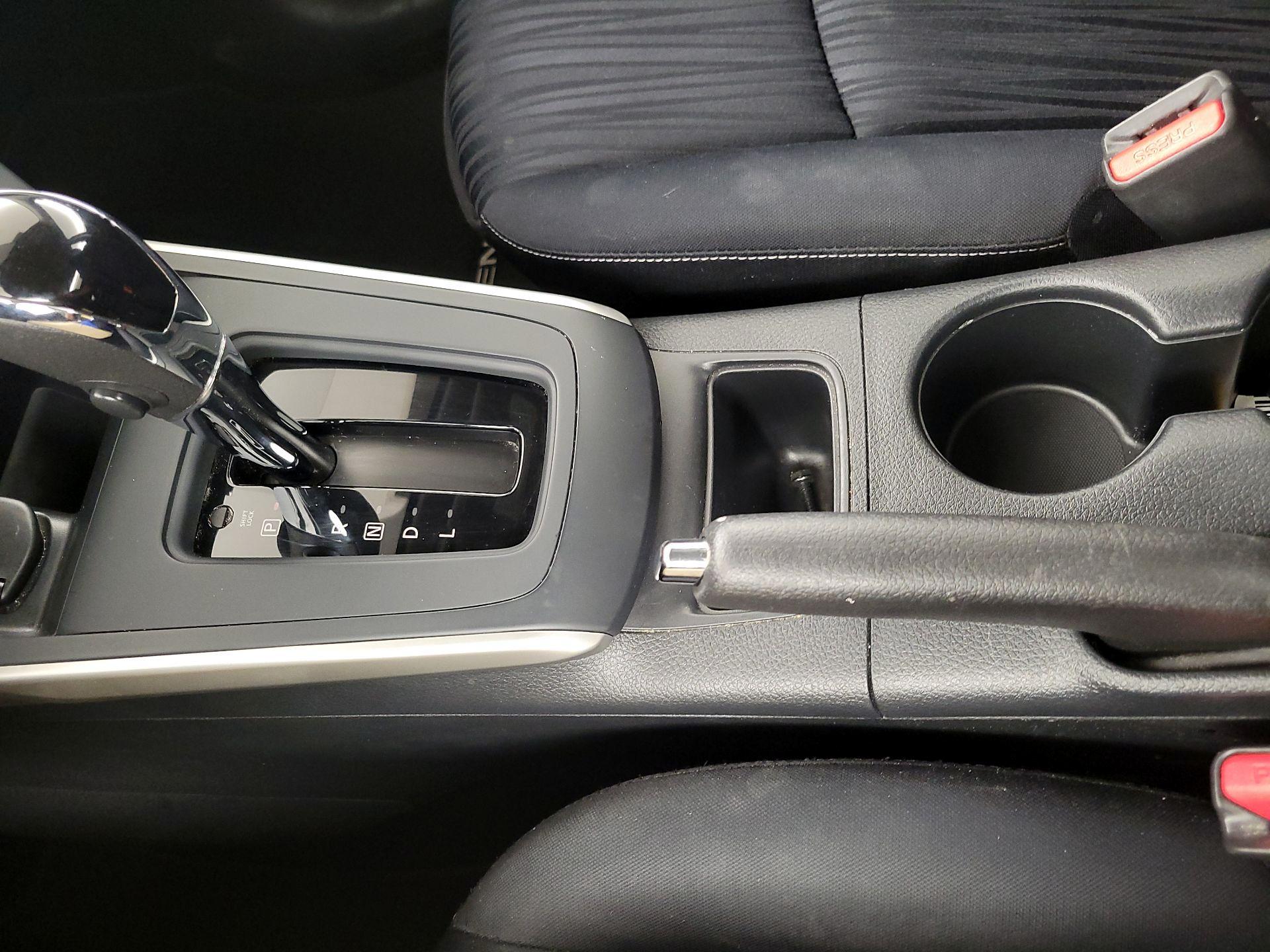 Thumbnail: 2016 Nissan Sentra - 17