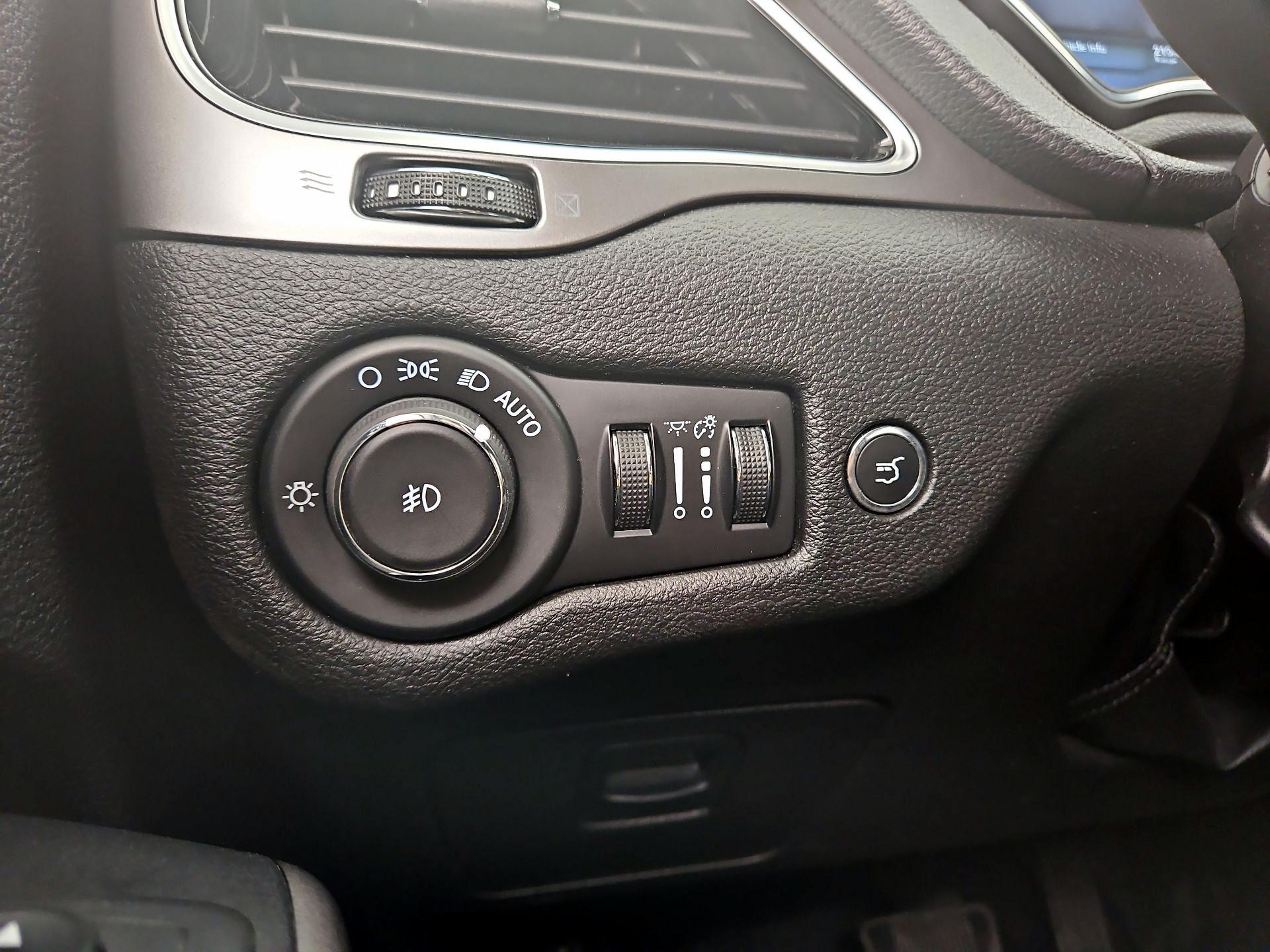 Thumbnail: 2019 Jeep Cherokee - 13