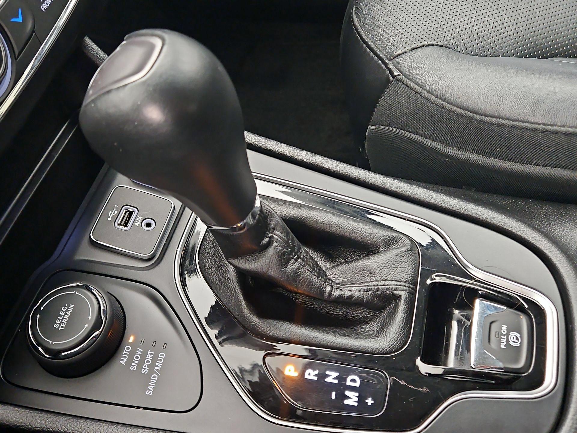 Thumbnail: 2019 Jeep Cherokee - 17