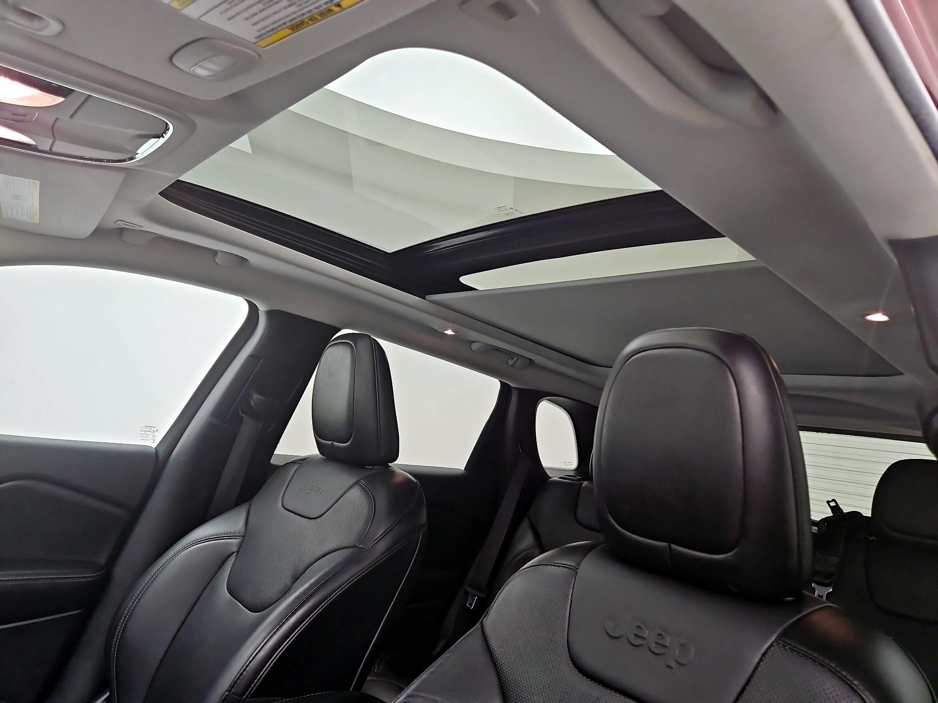 Thumbnail: 2019 Jeep Cherokee - 19
