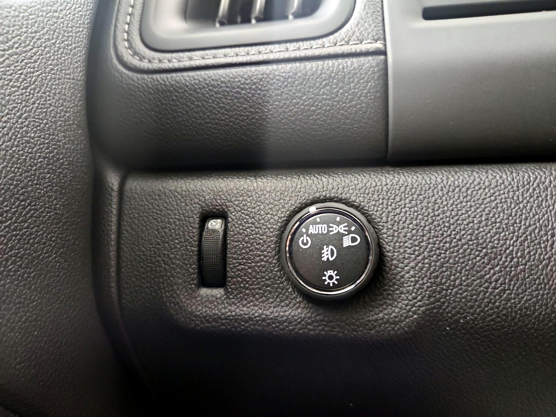 Thumbnail: 2015 GMC Canyon - 13
