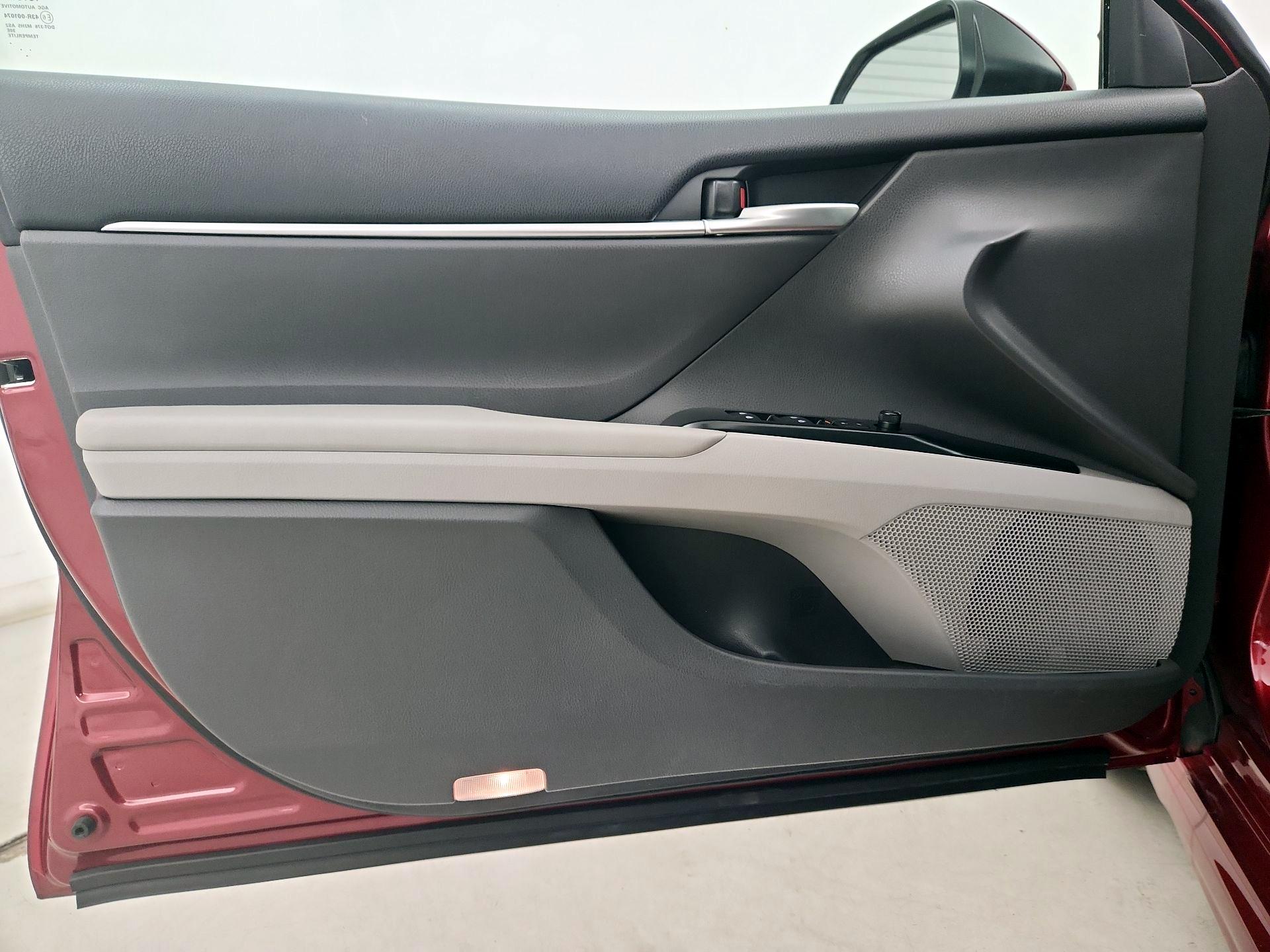 Thumbnail: 2018 Toyota Camry - 12
