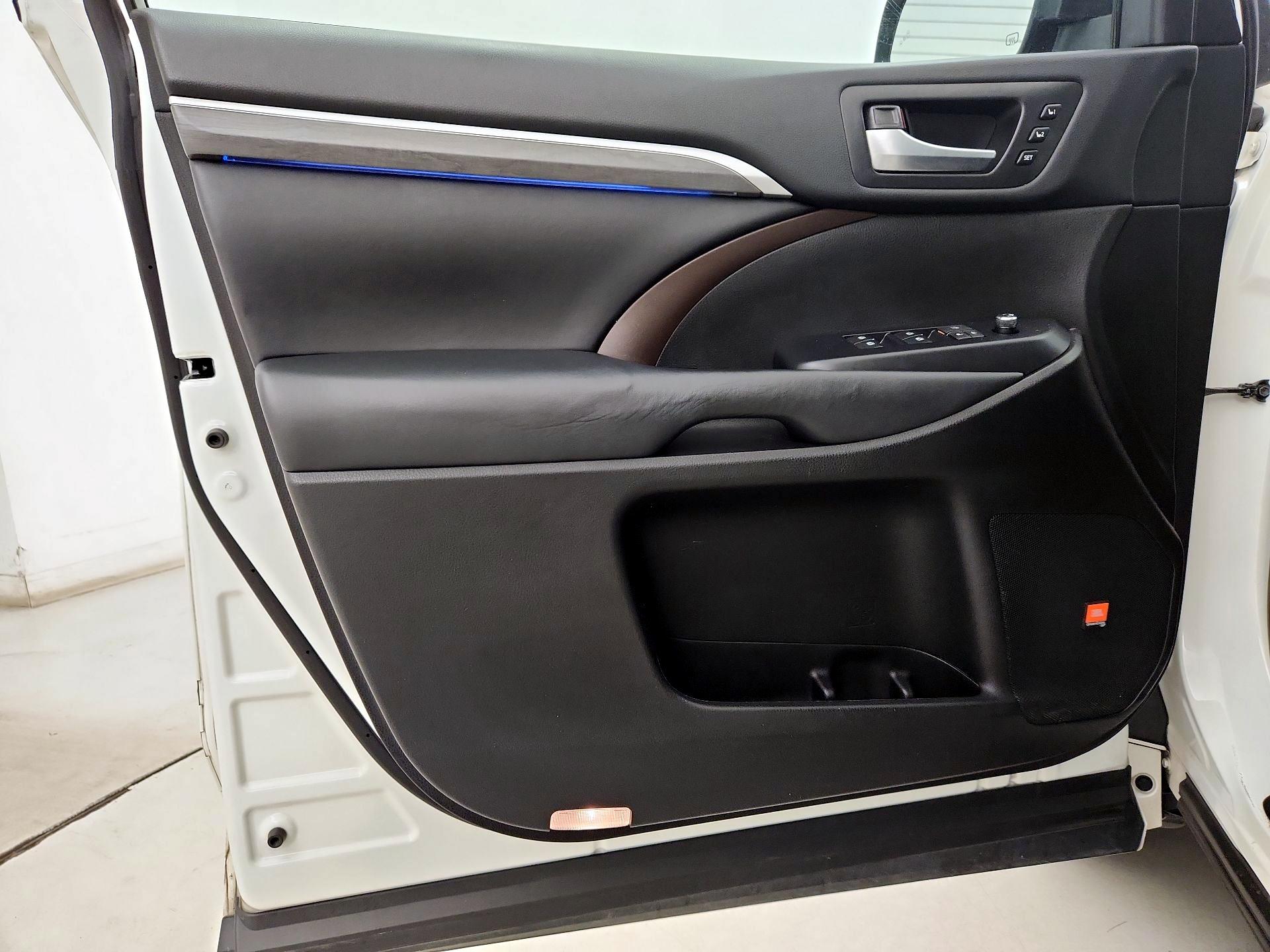 Thumbnail: 2019 Toyota Highlander - 12