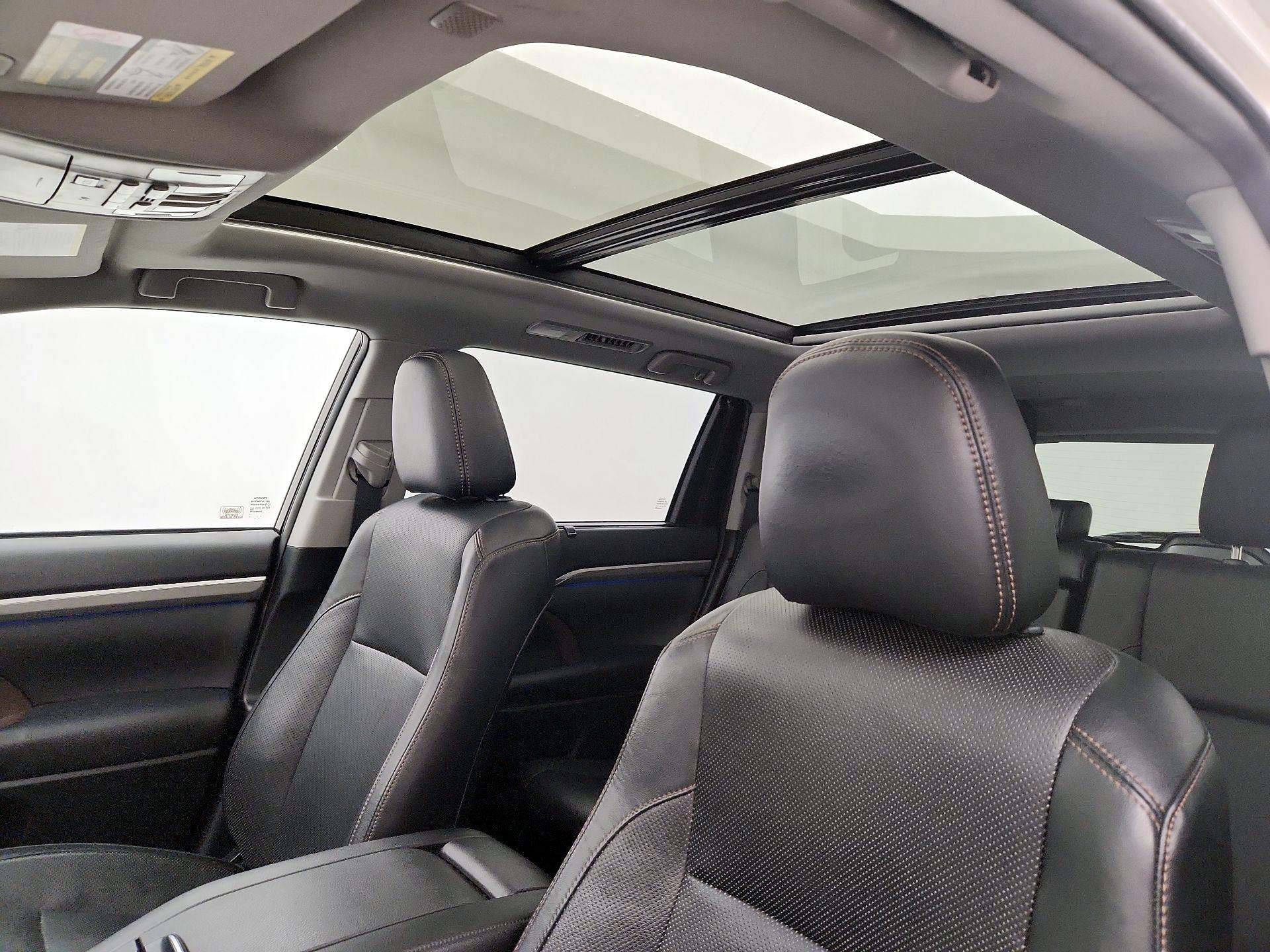 Thumbnail: 2019 Toyota Highlander - 20