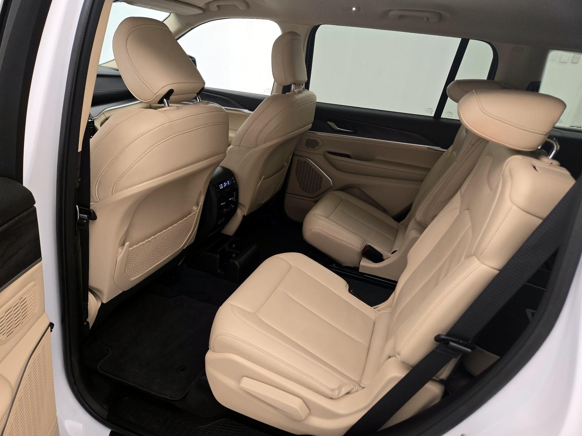 Thumbnail: 2021 Jeep Grand Cherokee L - 20