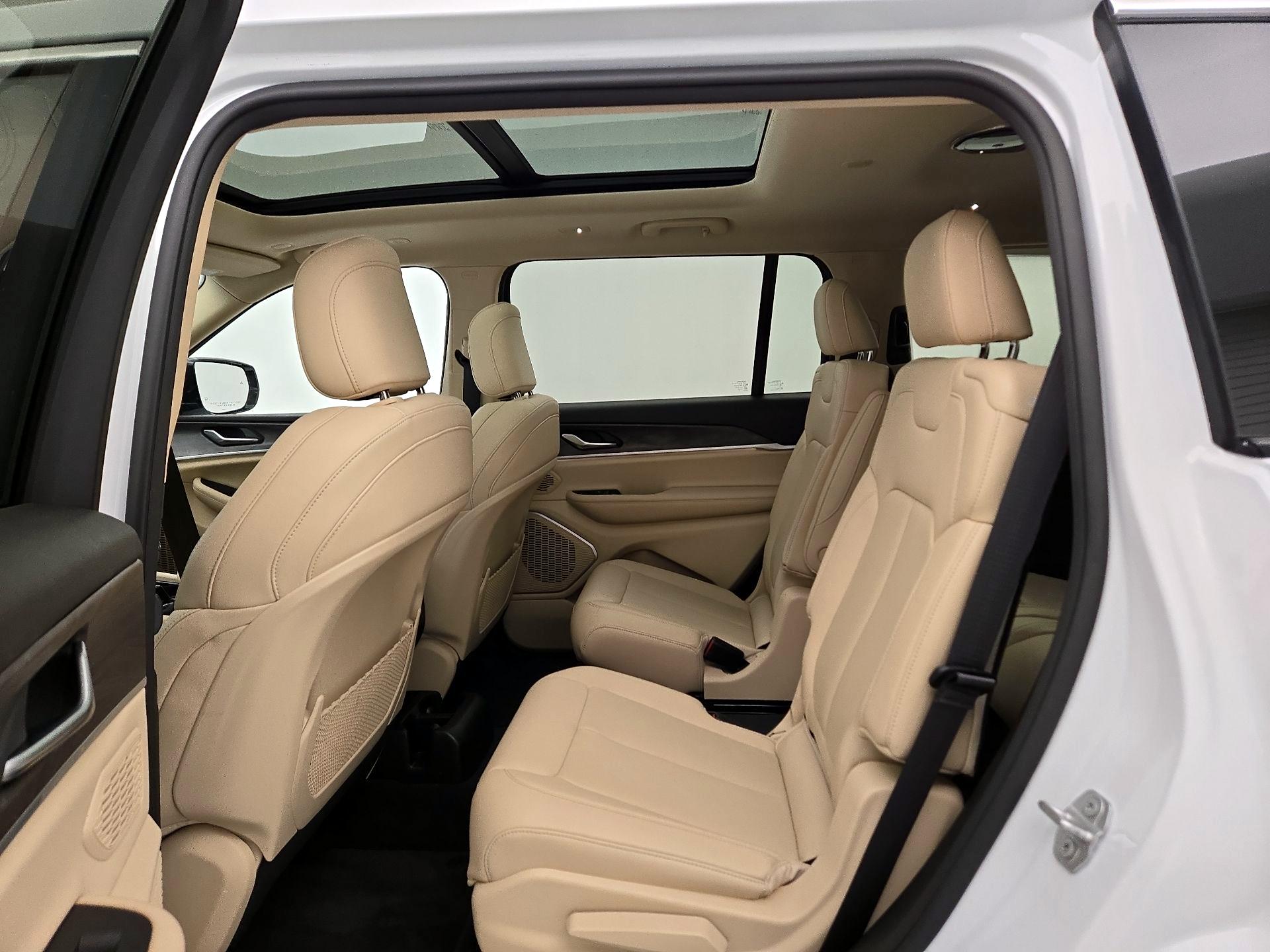 Thumbnail: 2022 Jeep Grand Cherokee L - 20