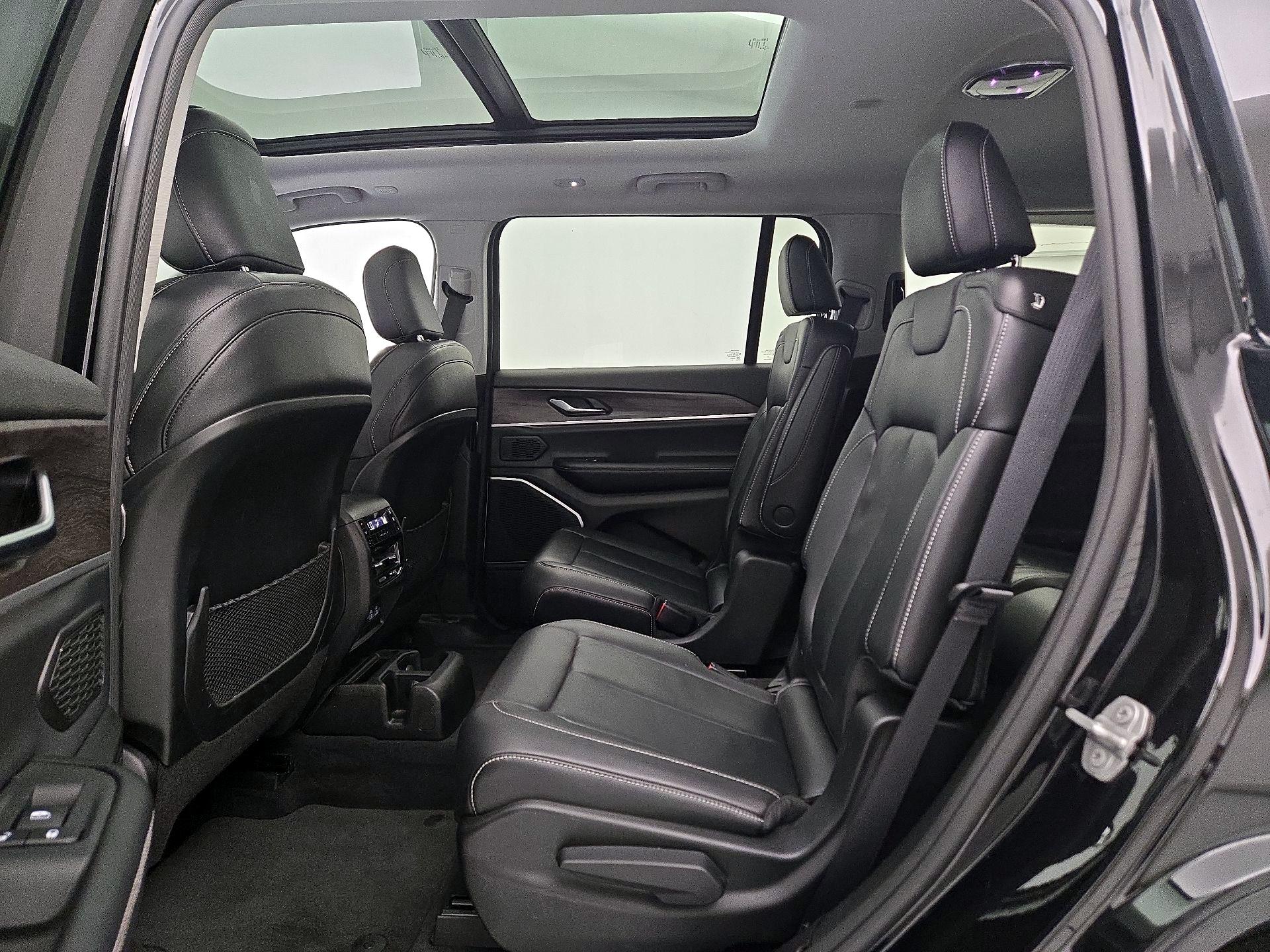 Thumbnail: 2022 Jeep Grand Cherokee L - 20