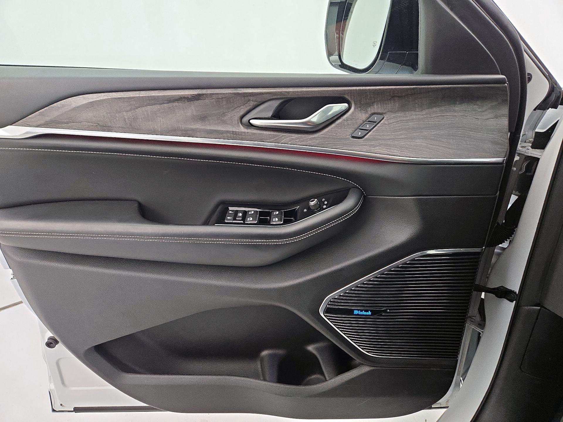 Thumbnail: 2022 Jeep Grand Cherokee - 12