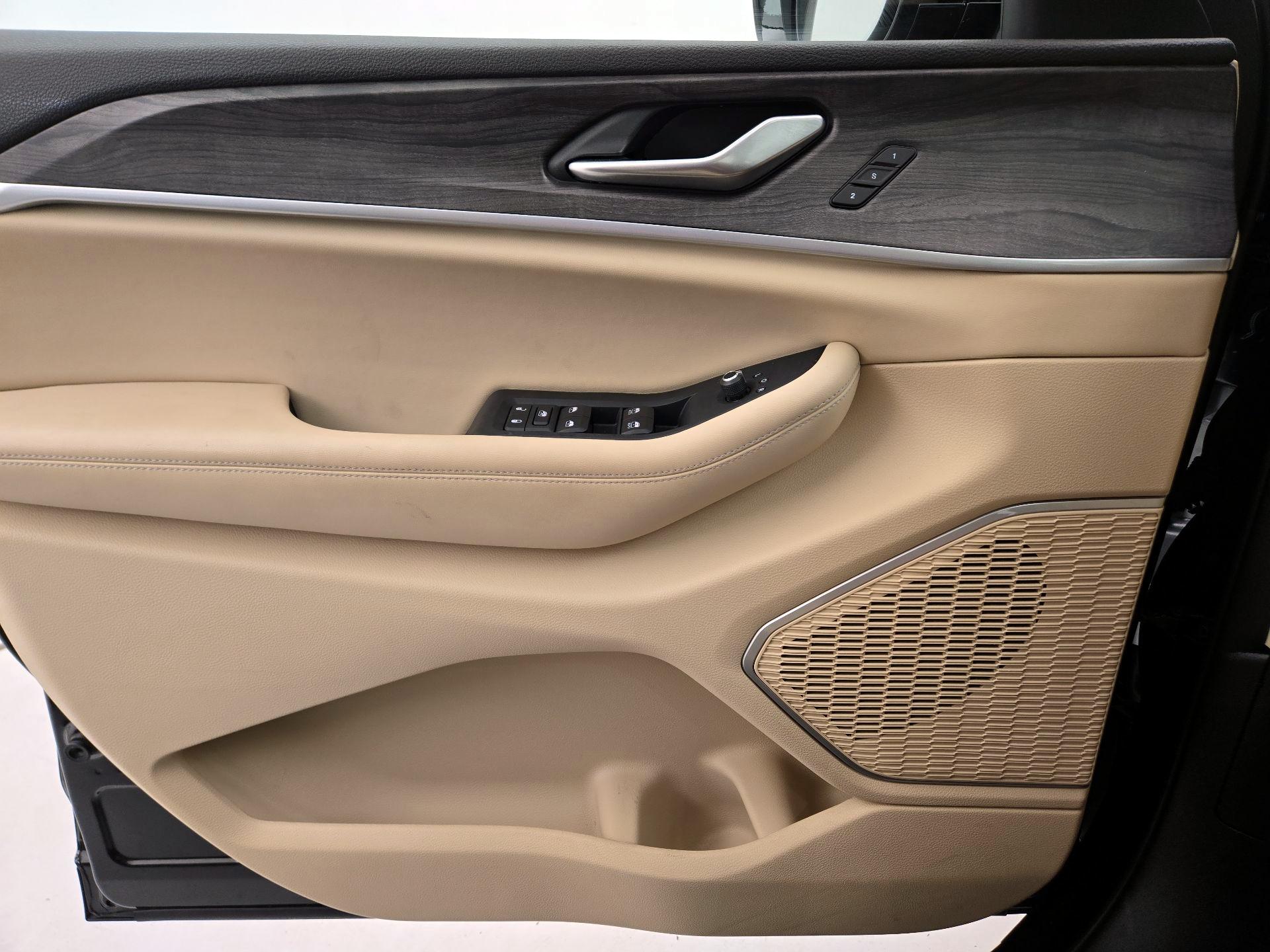 Thumbnail: 2022 Jeep Grand Cherokee L - 12