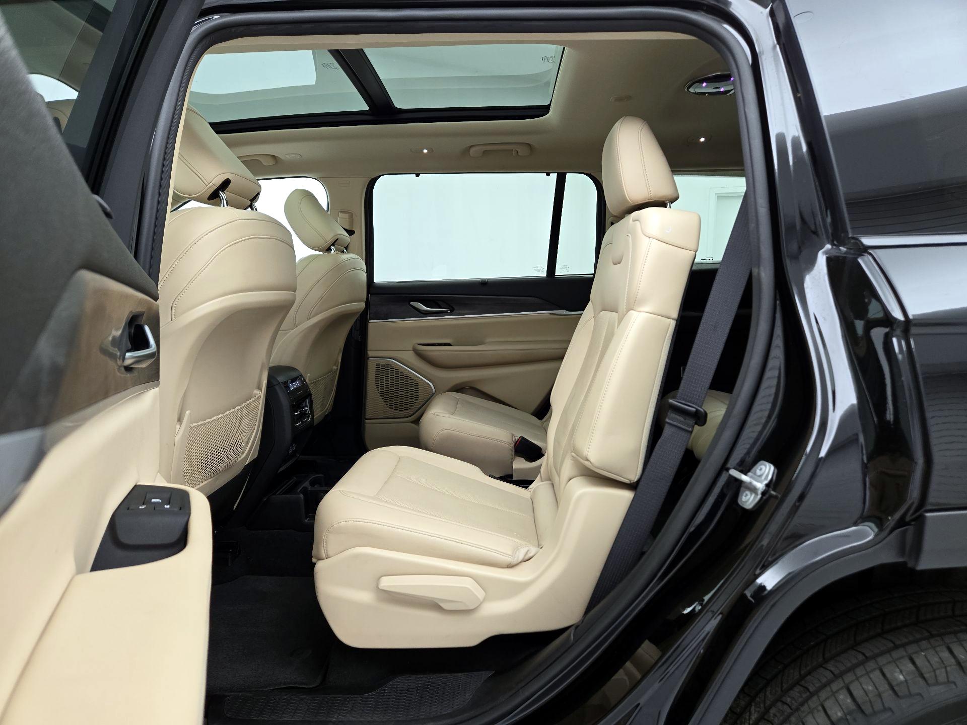 Thumbnail: 2022 Jeep Grand Cherokee L - 20