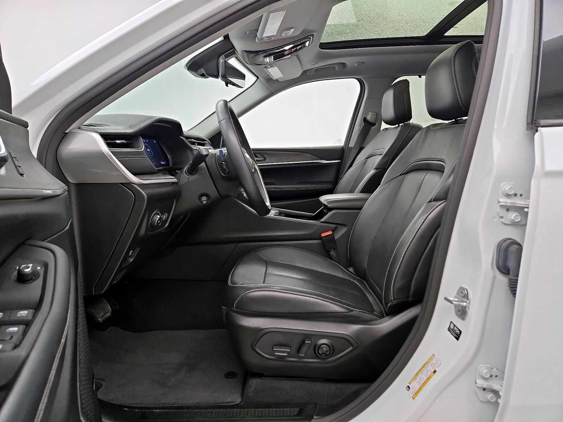 Thumbnail: 2022 Jeep Grand Cherokee - 11