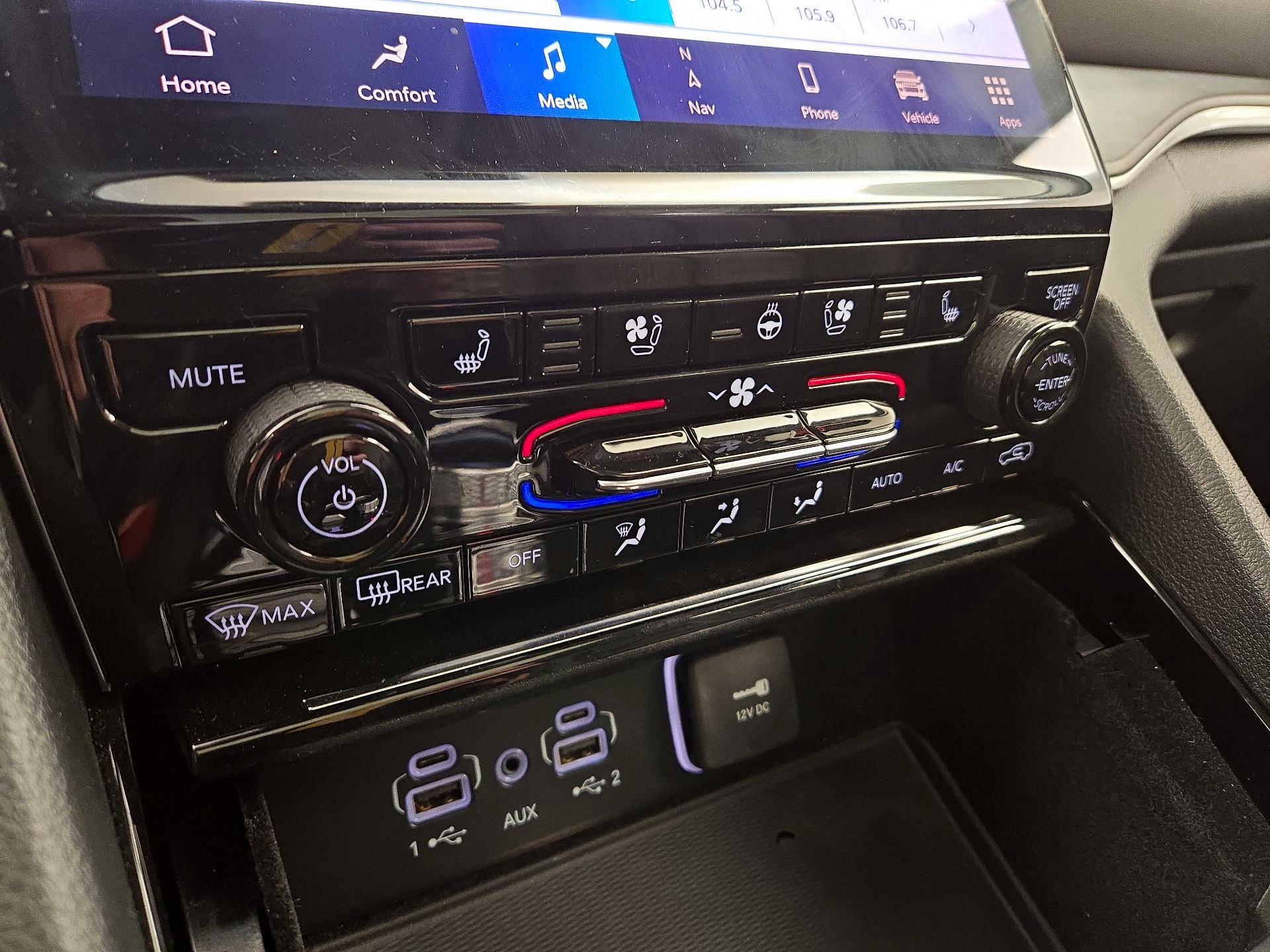 Thumbnail: 2022 Jeep Grand Cherokee - 17